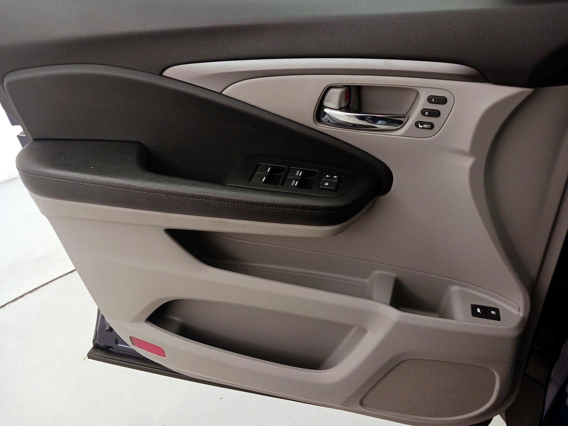Thumbnail: 2019 Honda Pilot - 10