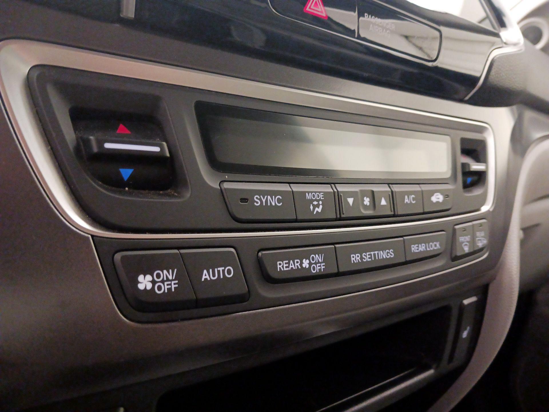 Thumbnail: 2019 Honda Pilot - 14