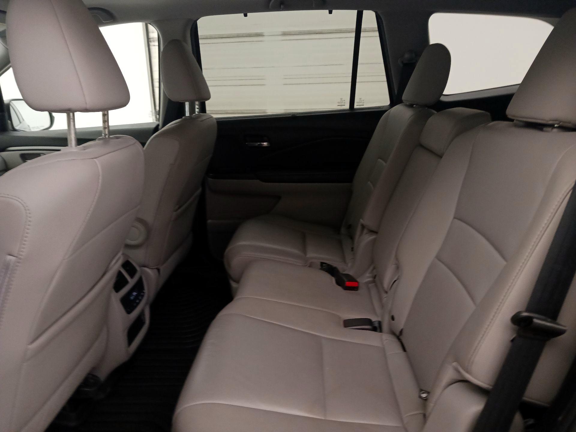 Thumbnail: 2019 Honda Pilot - 18