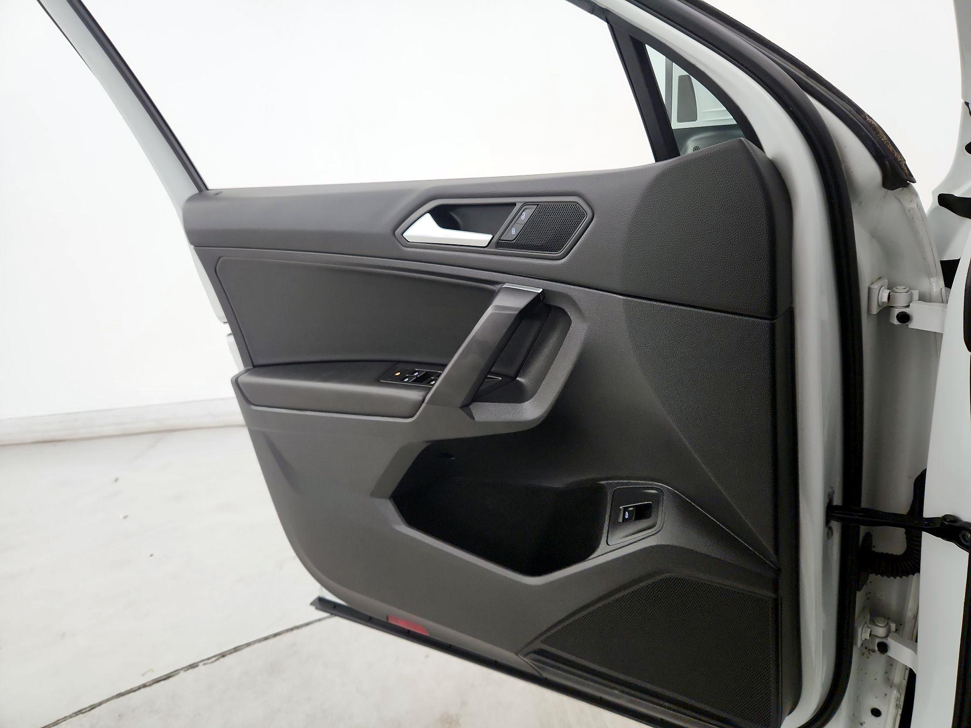 Thumbnail: 2021 Volkswagen Tiguan - 12