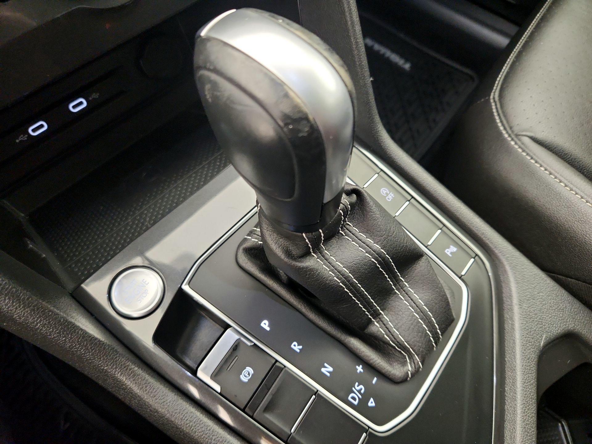 Thumbnail: 2021 Volkswagen Tiguan - 18