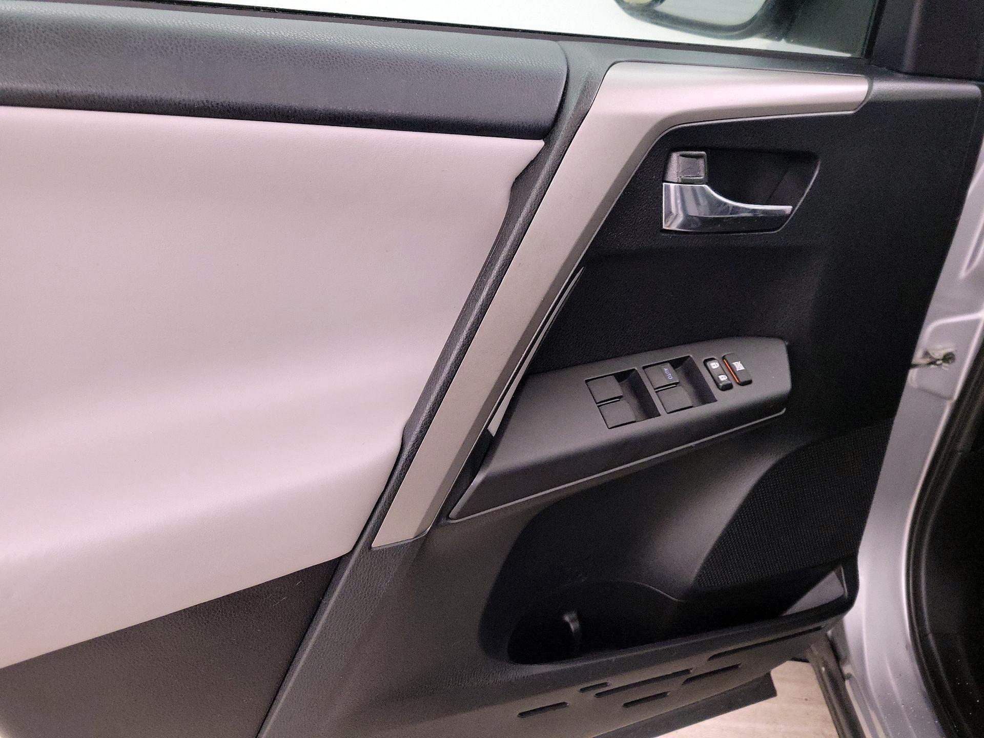 Thumbnail: 2017 Toyota RAV4 - 12