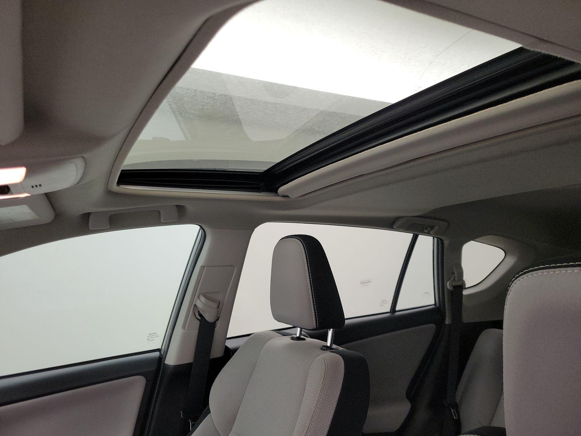 Thumbnail: 2017 Toyota RAV4 - 19