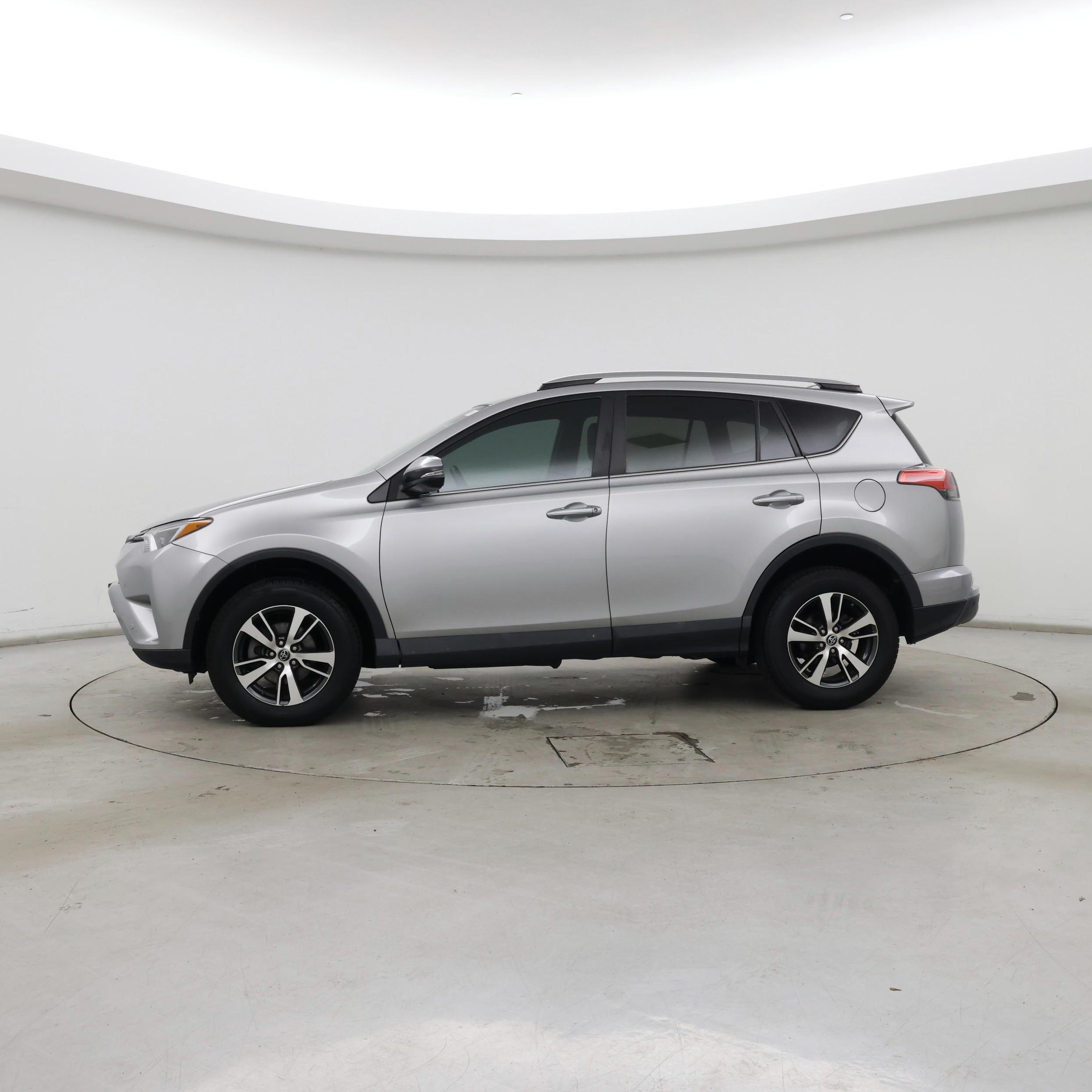 Thumbnail: 2017 Toyota RAV4 - 3