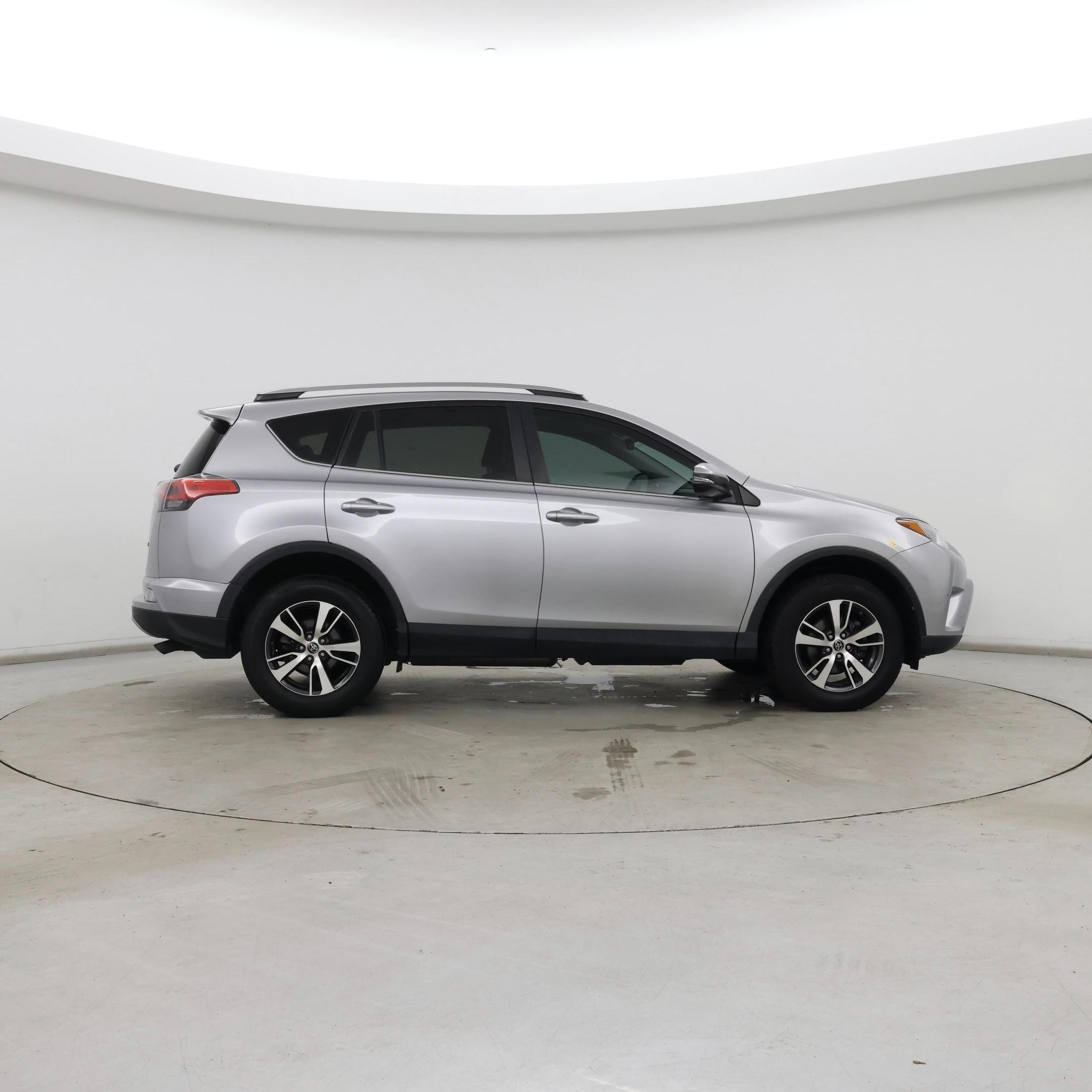 Thumbnail: 2017 Toyota RAV4 - 7