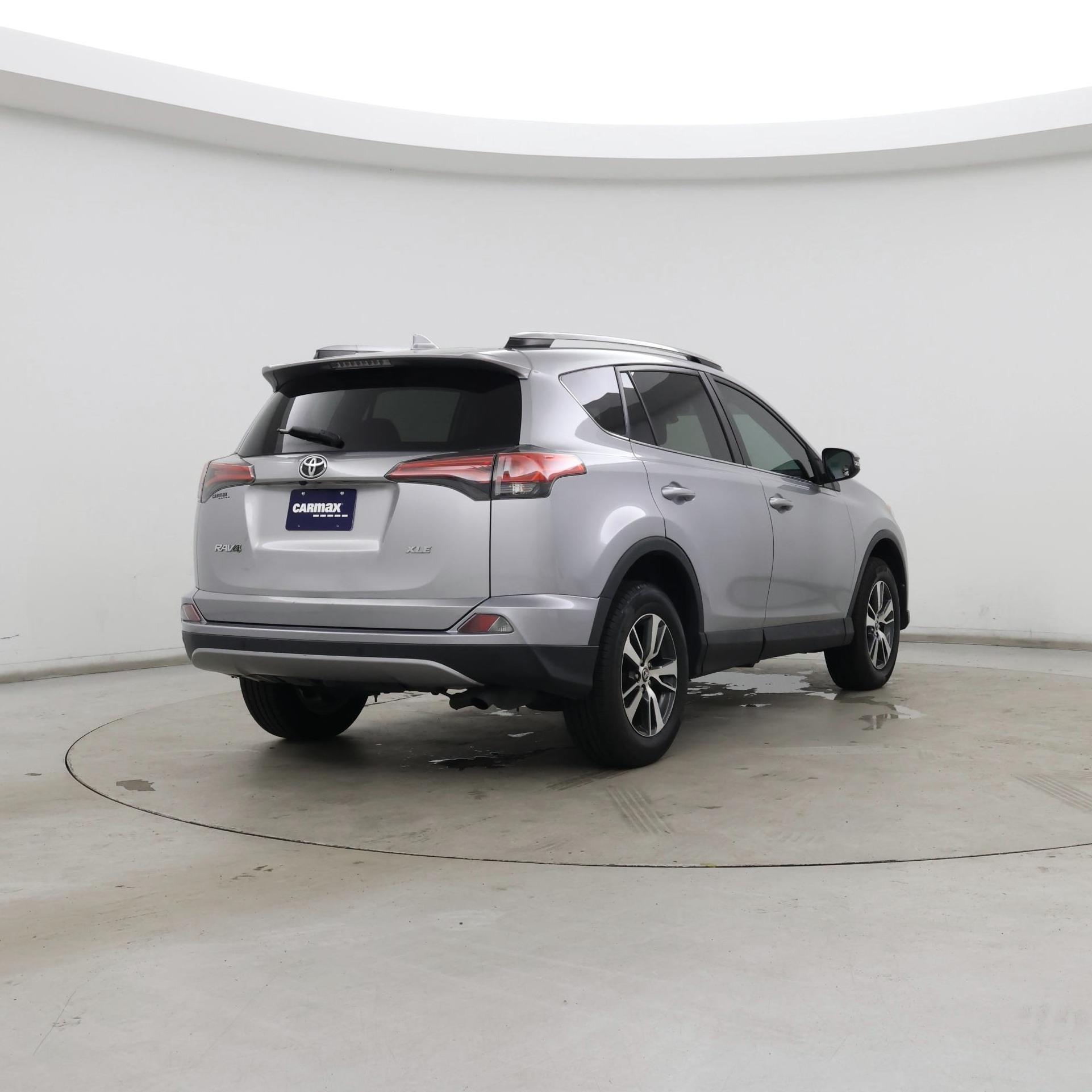 Thumbnail: 2017 Toyota RAV4 - 8