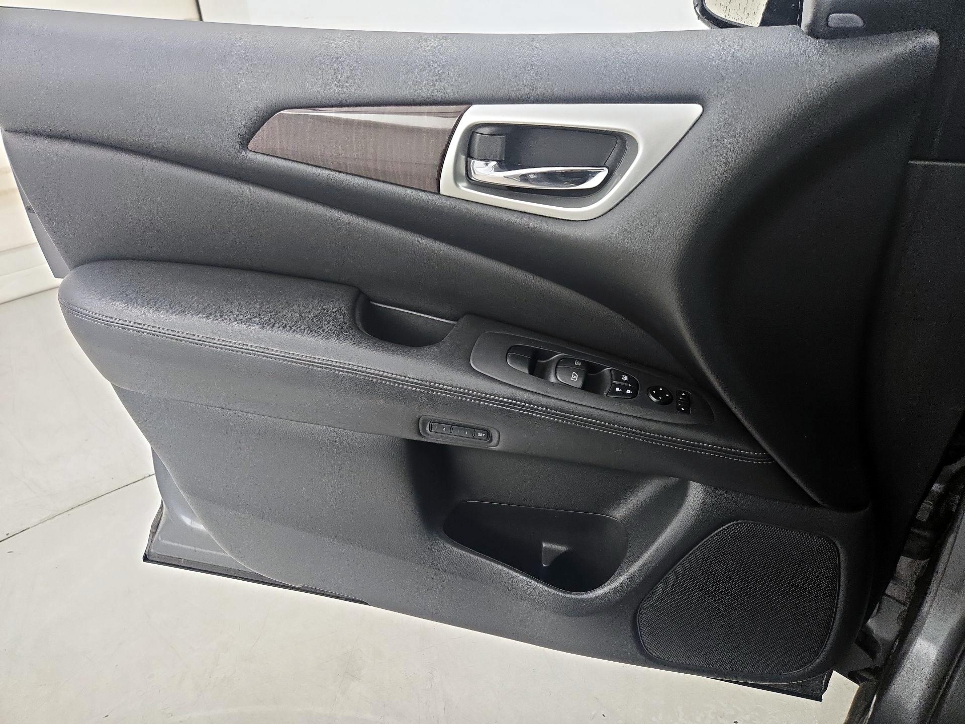 Thumbnail: 2015 Nissan Pathfinder - 12