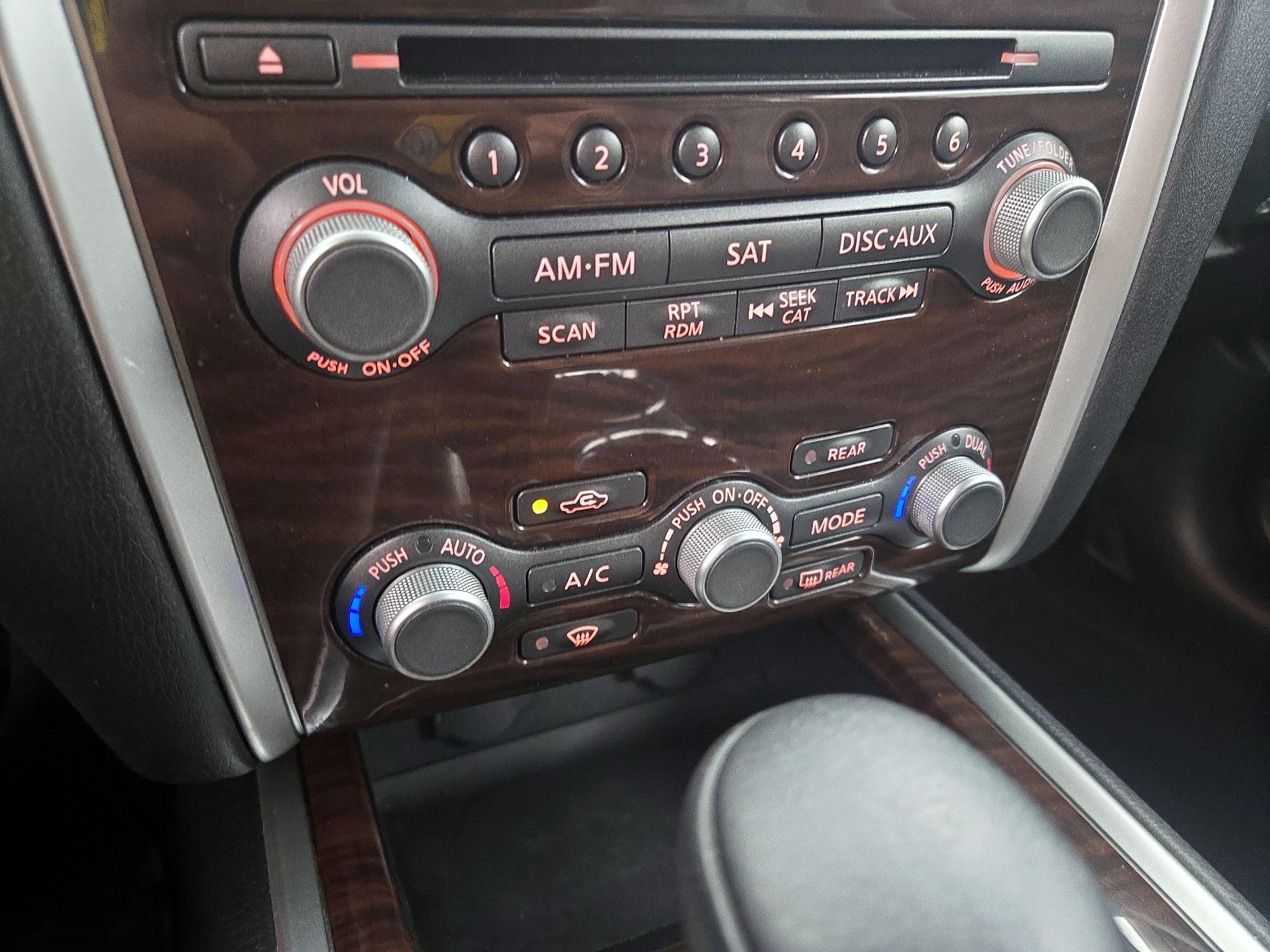 Thumbnail: 2015 Nissan Pathfinder - 17