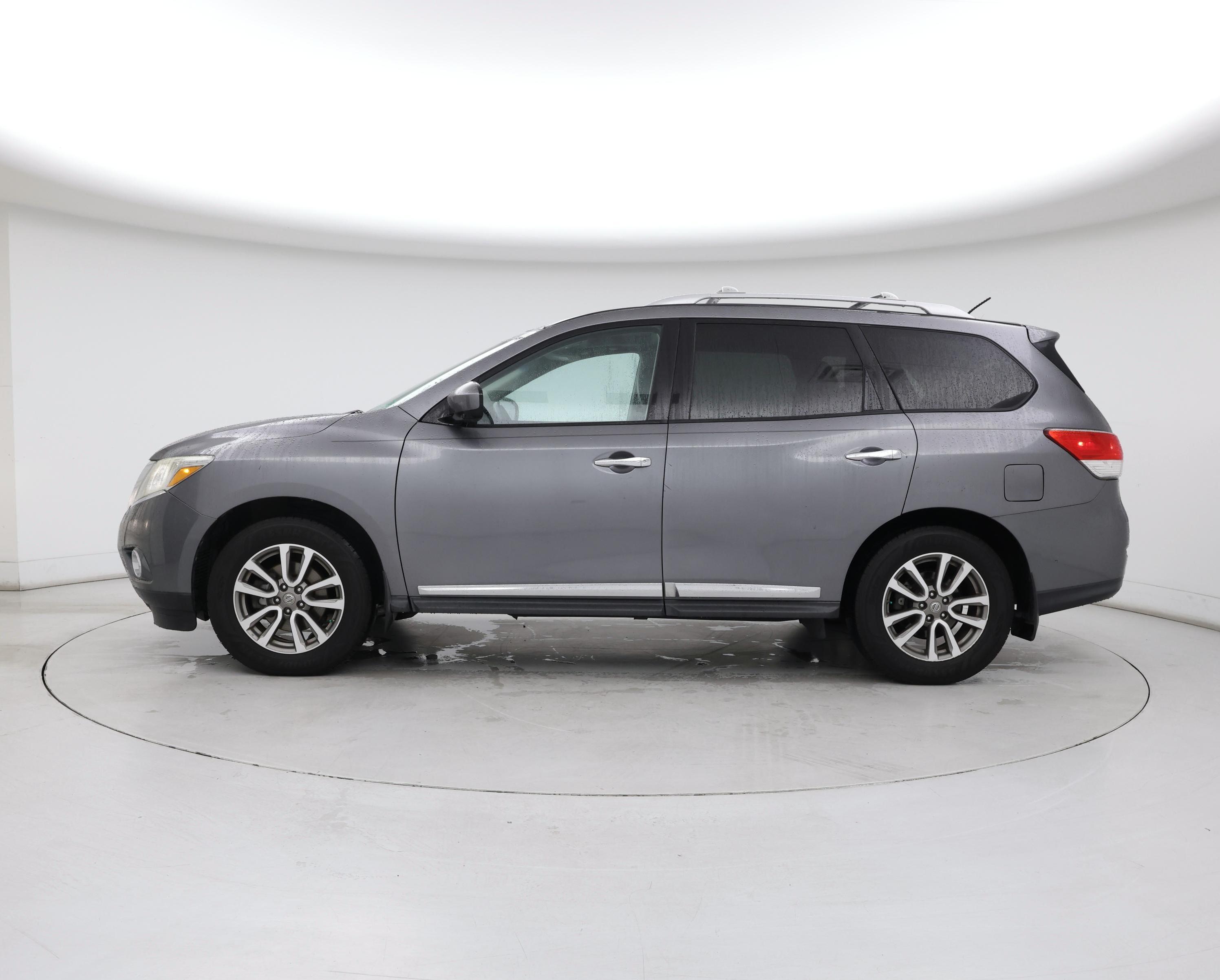Thumbnail: 2015 Nissan Pathfinder - 3