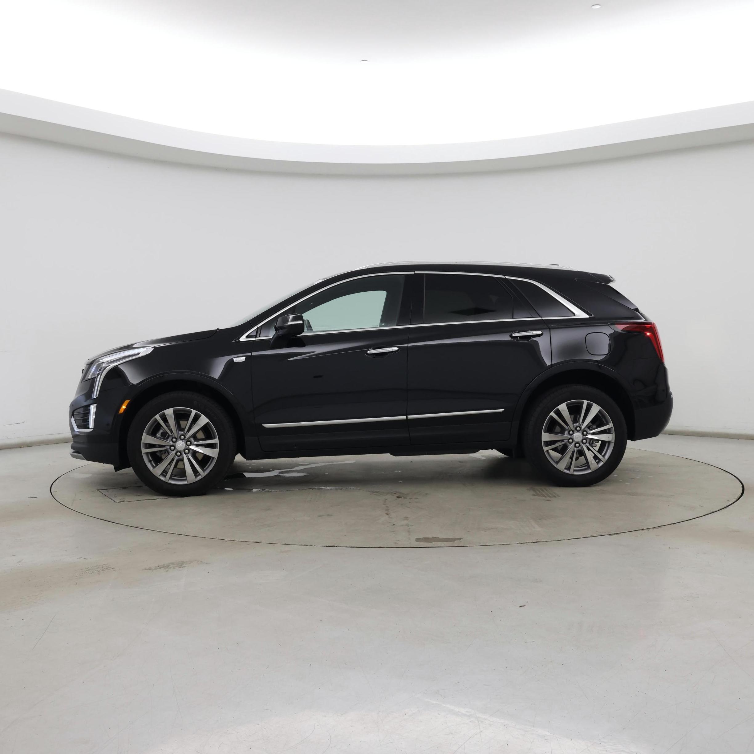 Thumbnail: 2024 Cadillac XT5 - 3