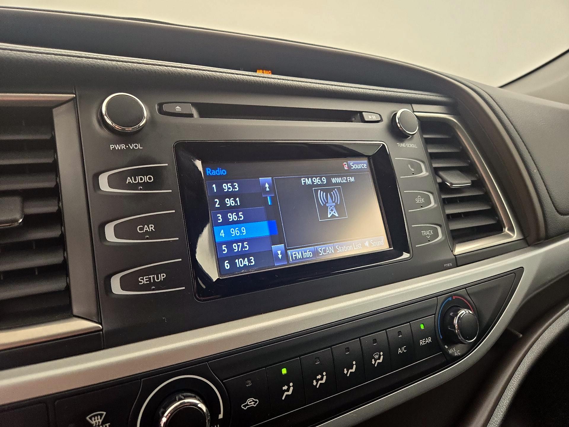 Thumbnail: 2019 Toyota Highlander - 15