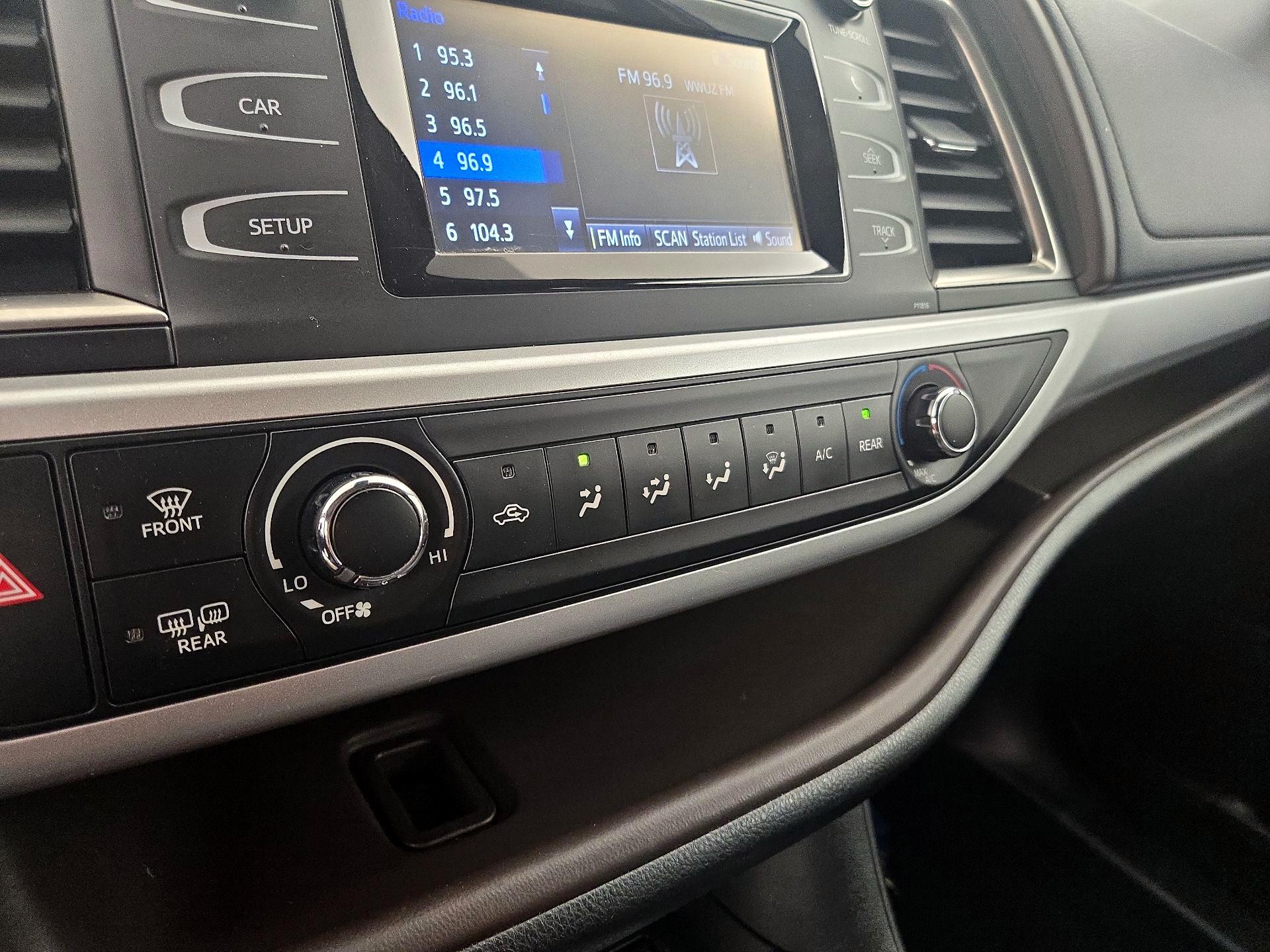 Thumbnail: 2019 Toyota Highlander - 16