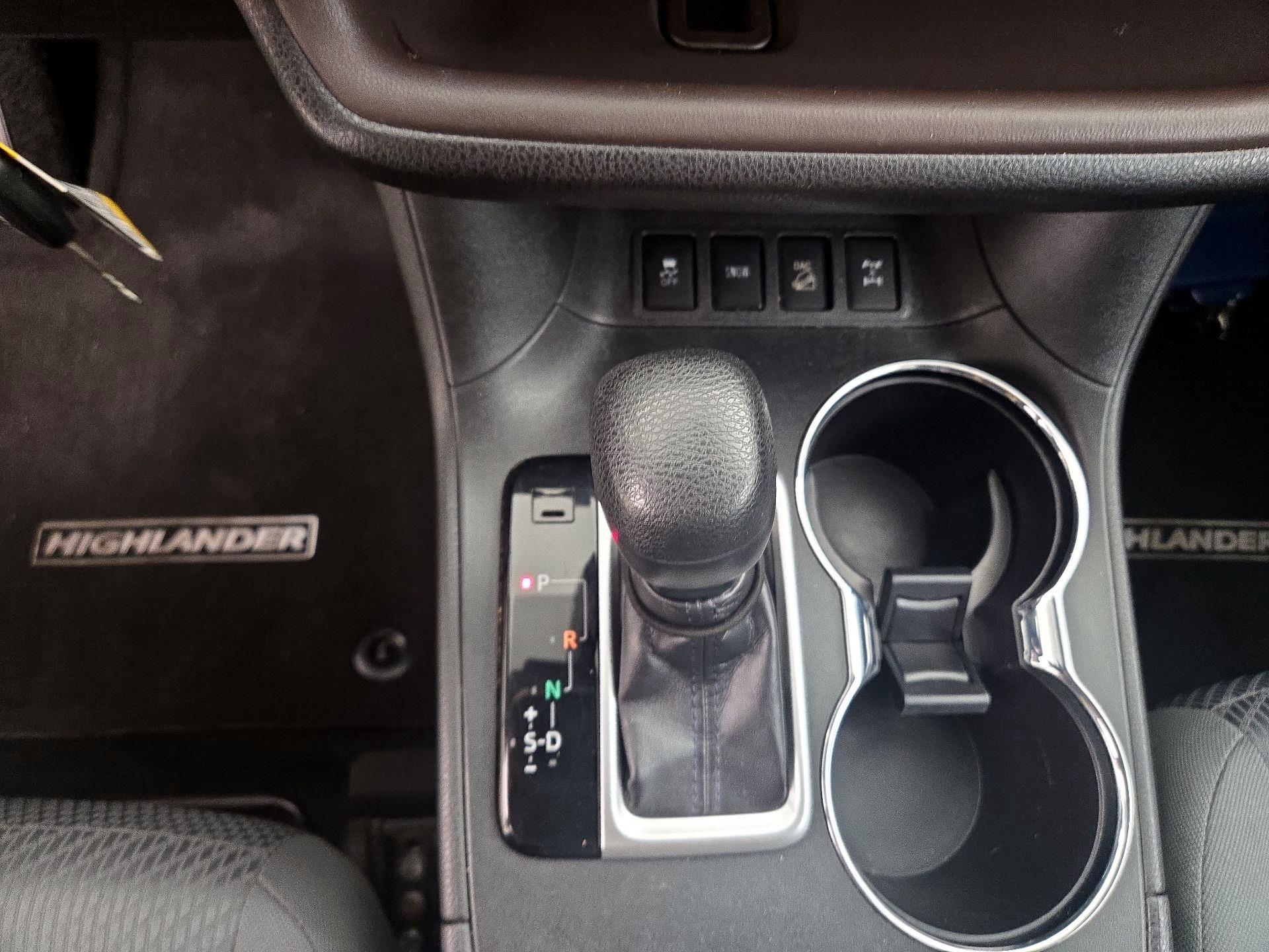 Thumbnail: 2019 Toyota Highlander - 17