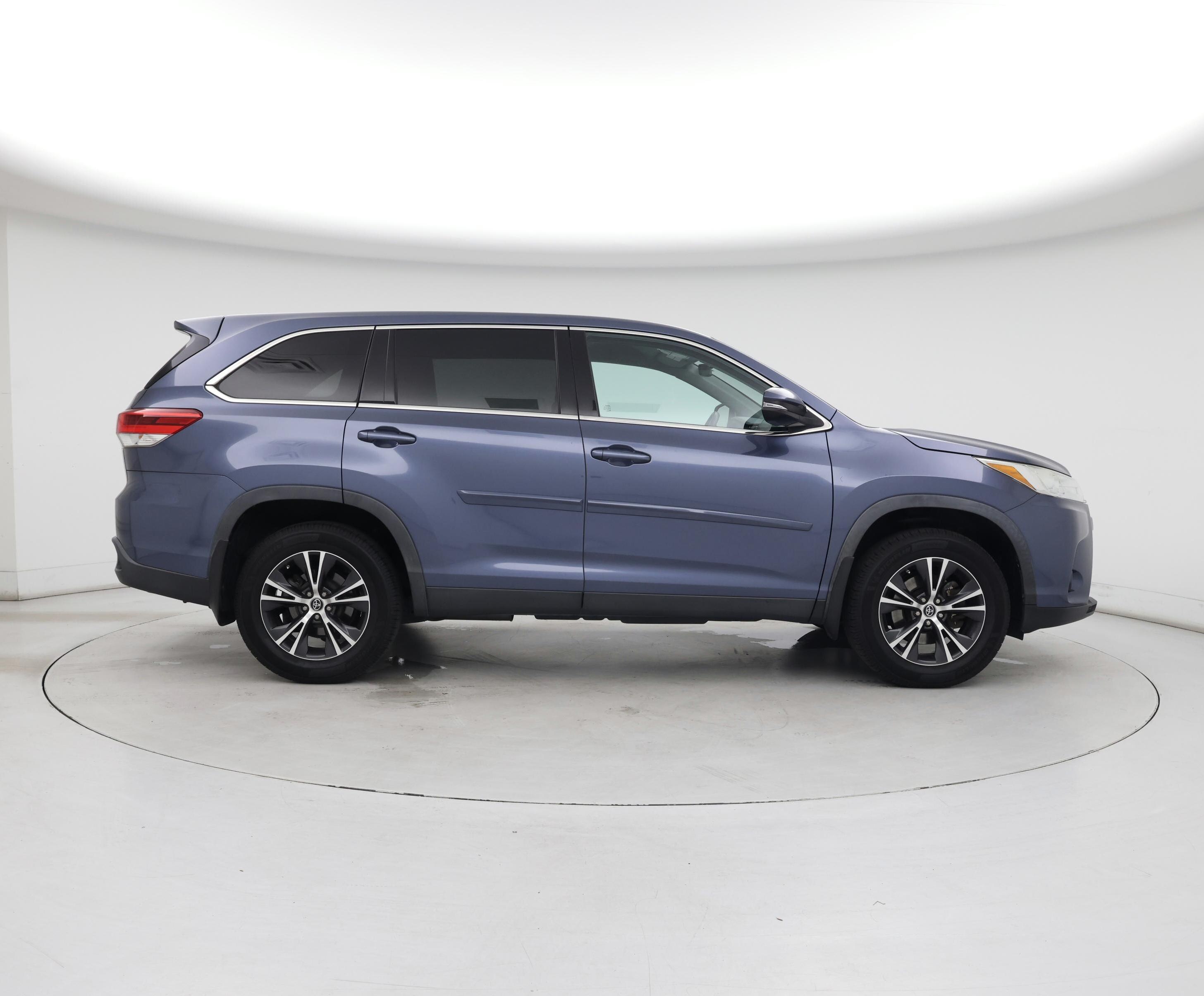 Thumbnail: 2019 Toyota Highlander - 7