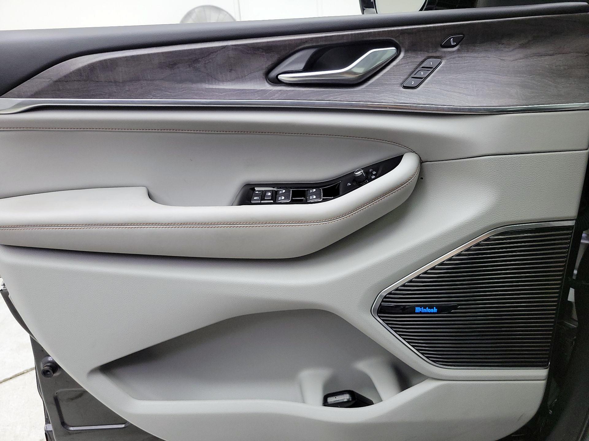 Thumbnail: 2022 Jeep Grand Cherokee - 12
