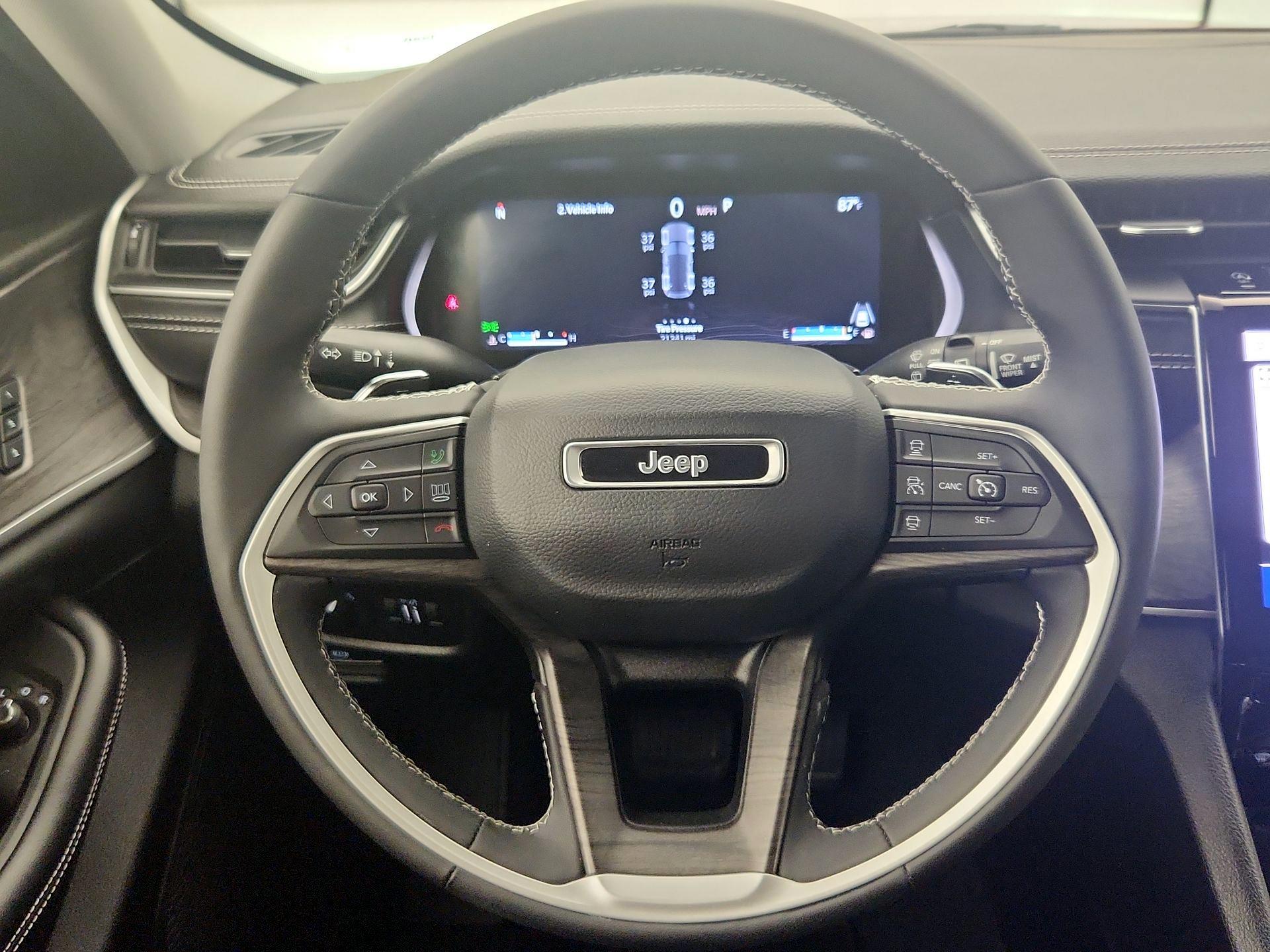 Thumbnail: 2023 Jeep Grand Cherokee - 10