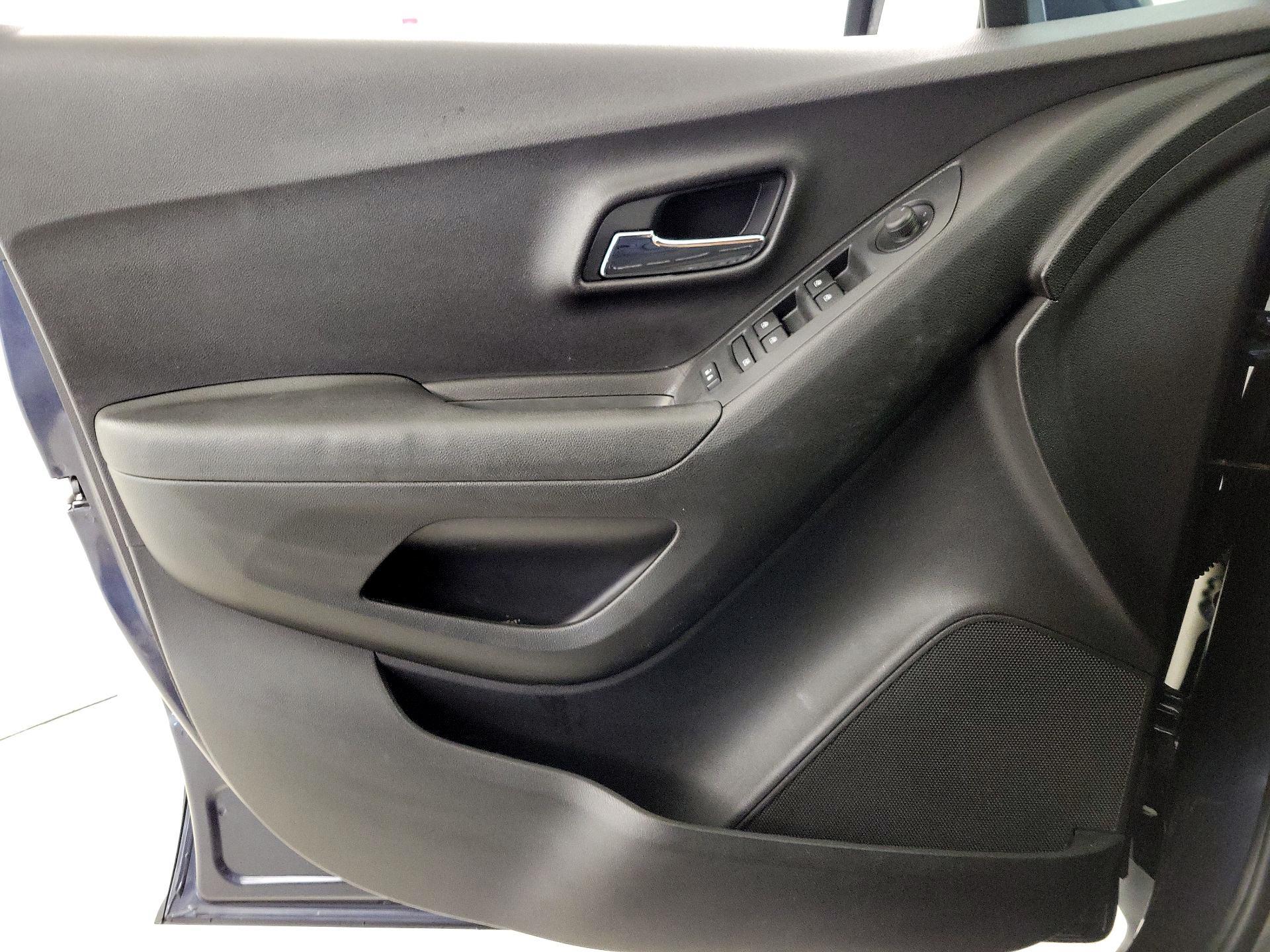 Thumbnail: 2019 Chevrolet Trax - 12