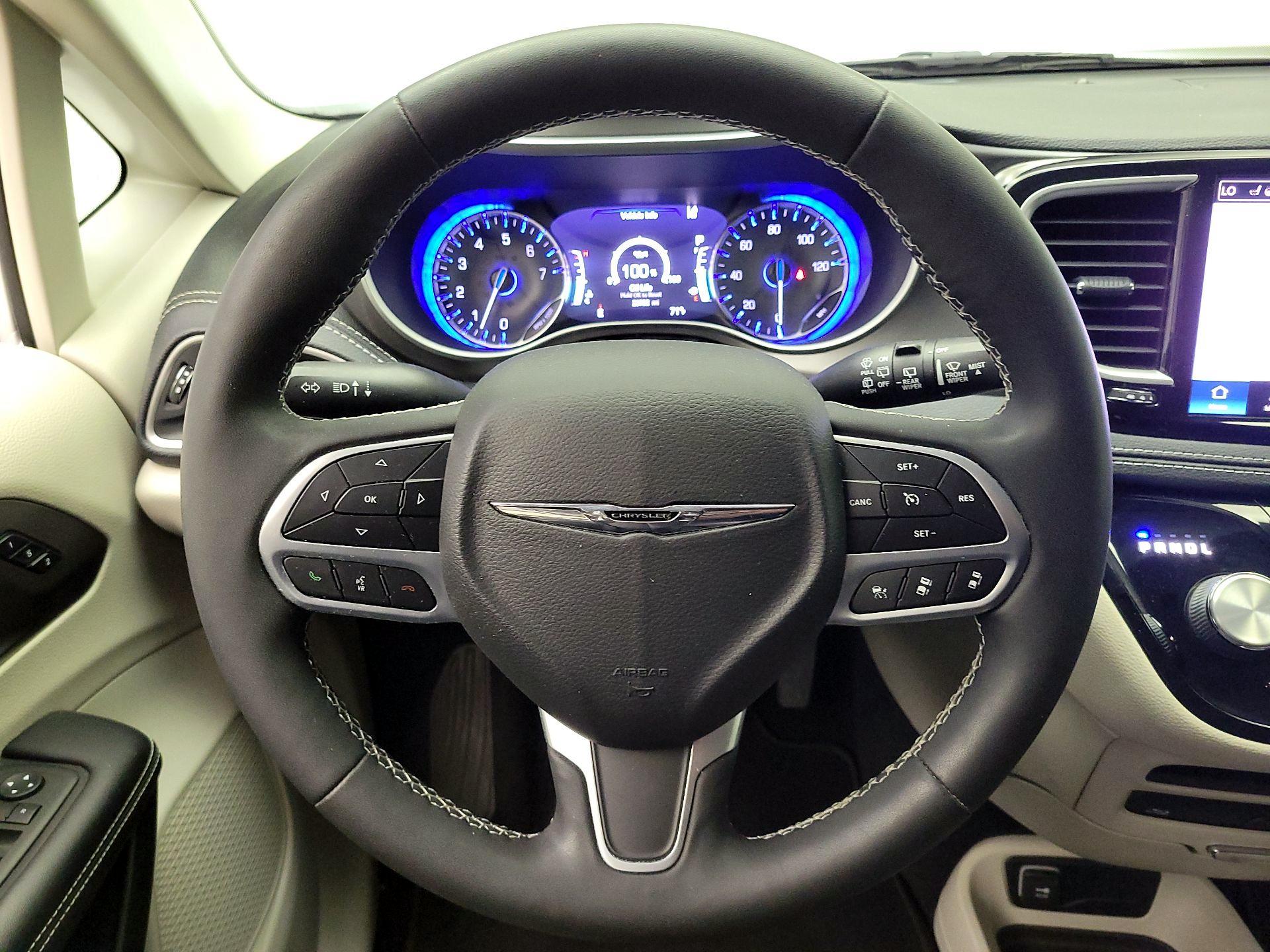 Thumbnail: 2022 Chrysler Pacifica - 10