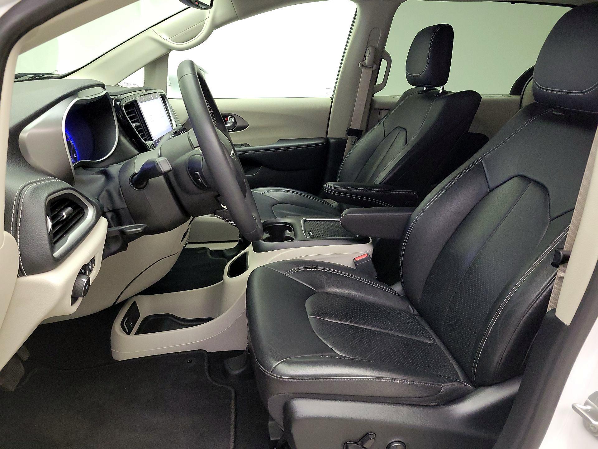 Thumbnail: 2022 Chrysler Pacifica - 11
