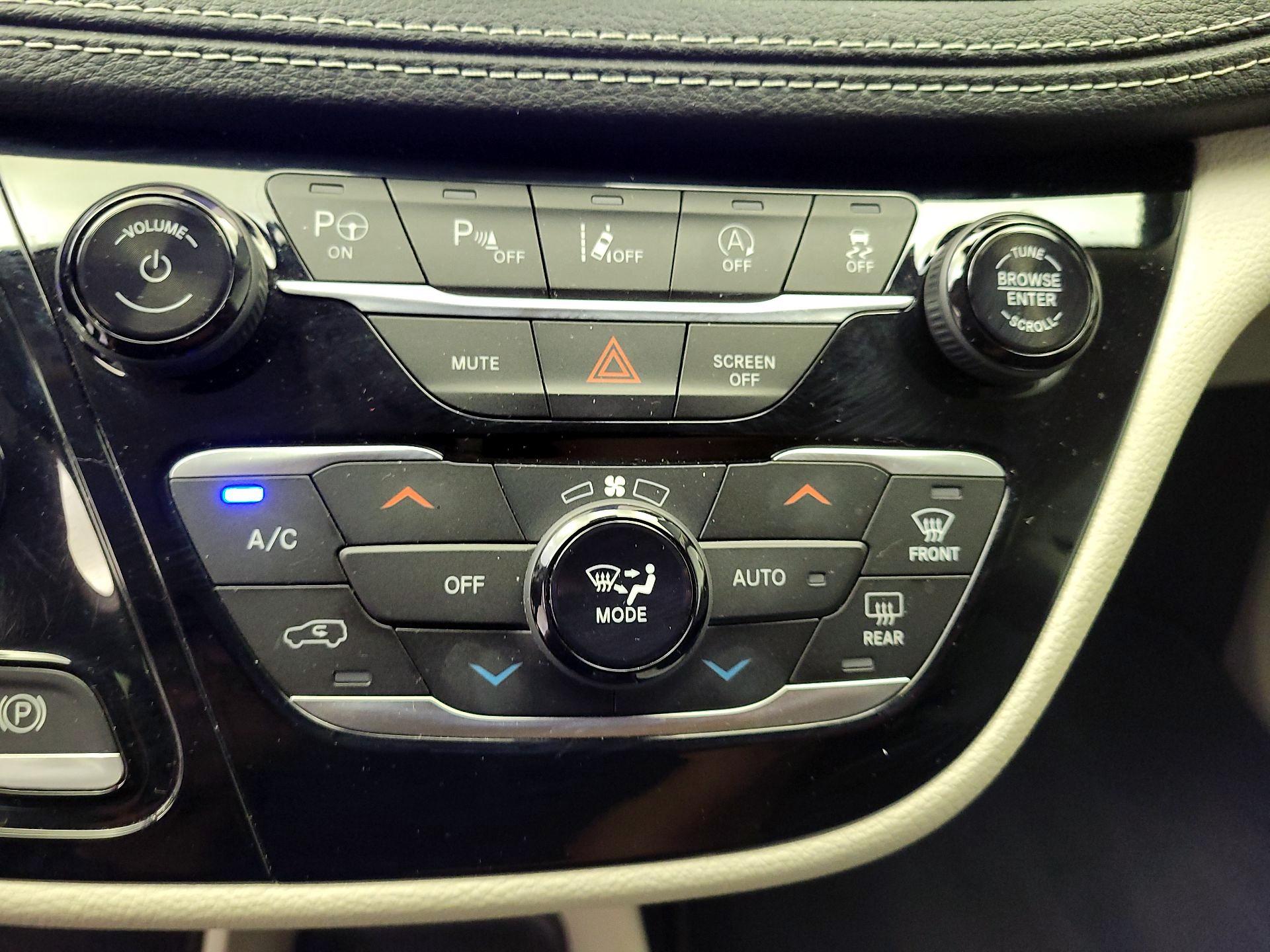 Thumbnail: 2022 Chrysler Pacifica - 17