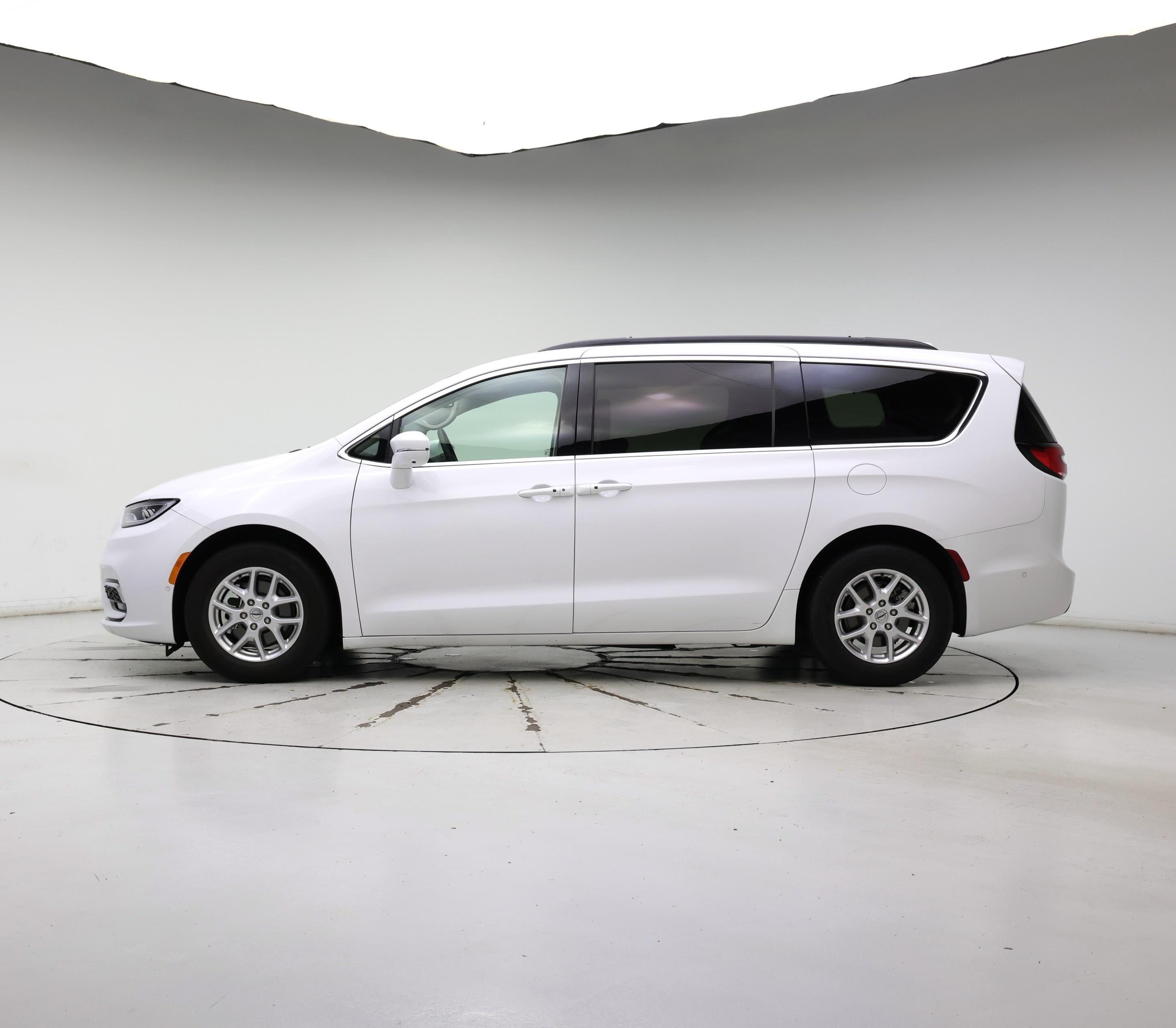 Thumbnail: 2022 Chrysler Pacifica - 3