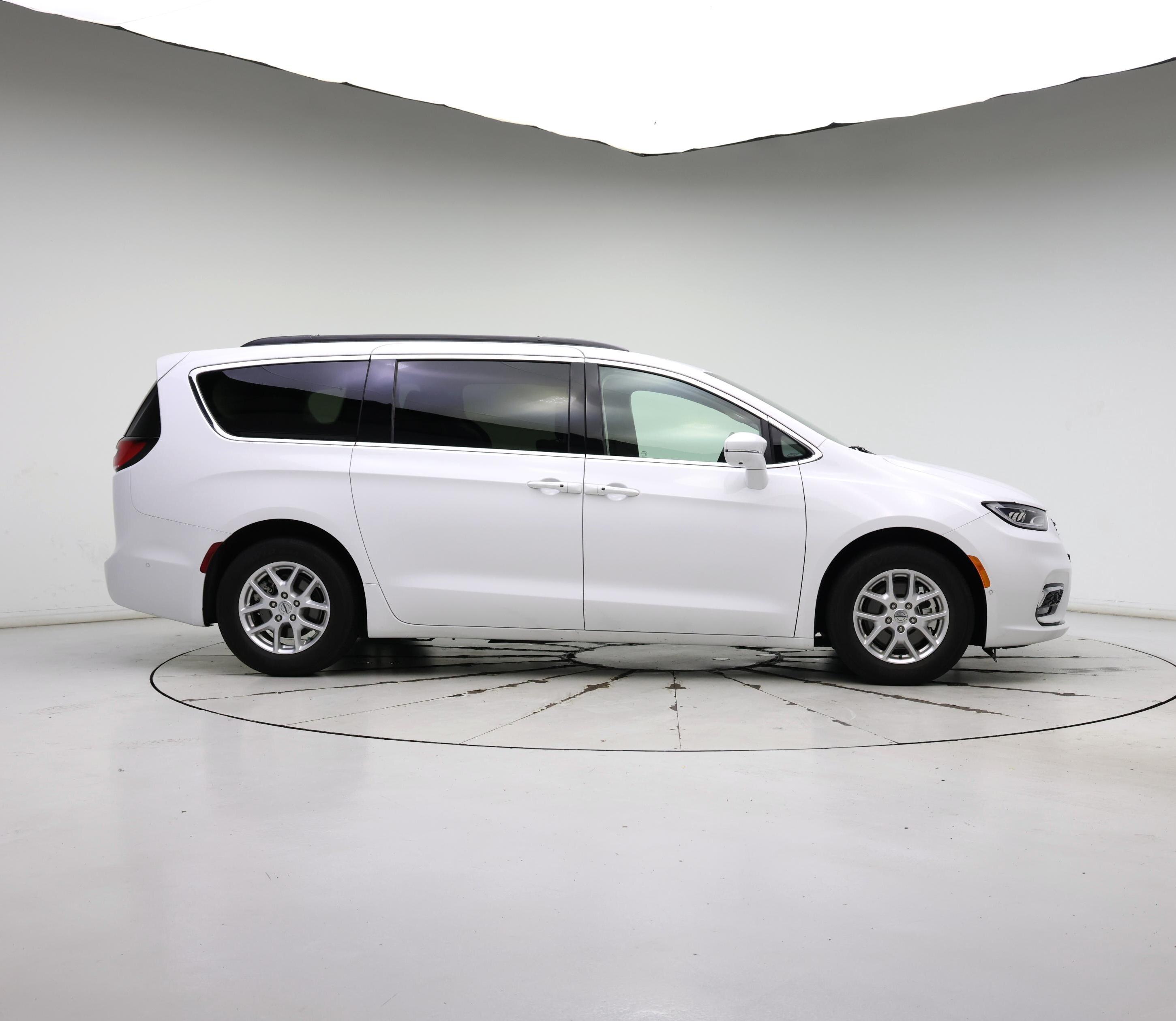 Thumbnail: 2022 Chrysler Pacifica - 7