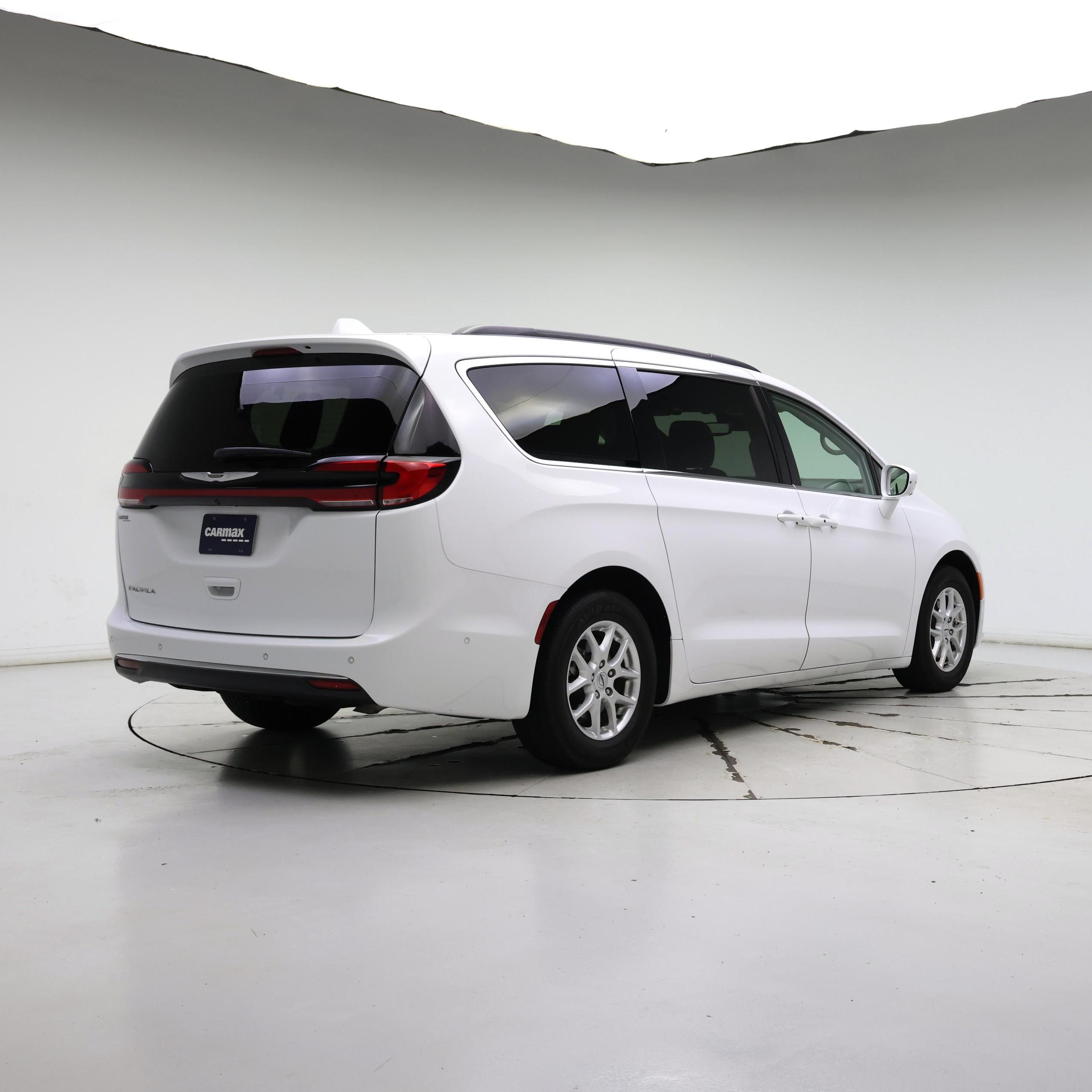Thumbnail: 2022 Chrysler Pacifica - 8