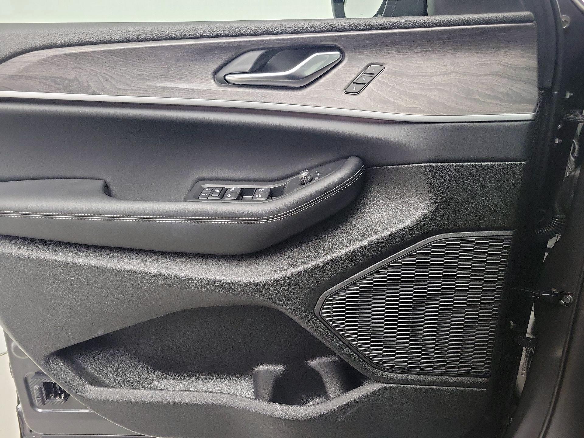 Thumbnail: 2025 Jeep Grand Cherokee - 12