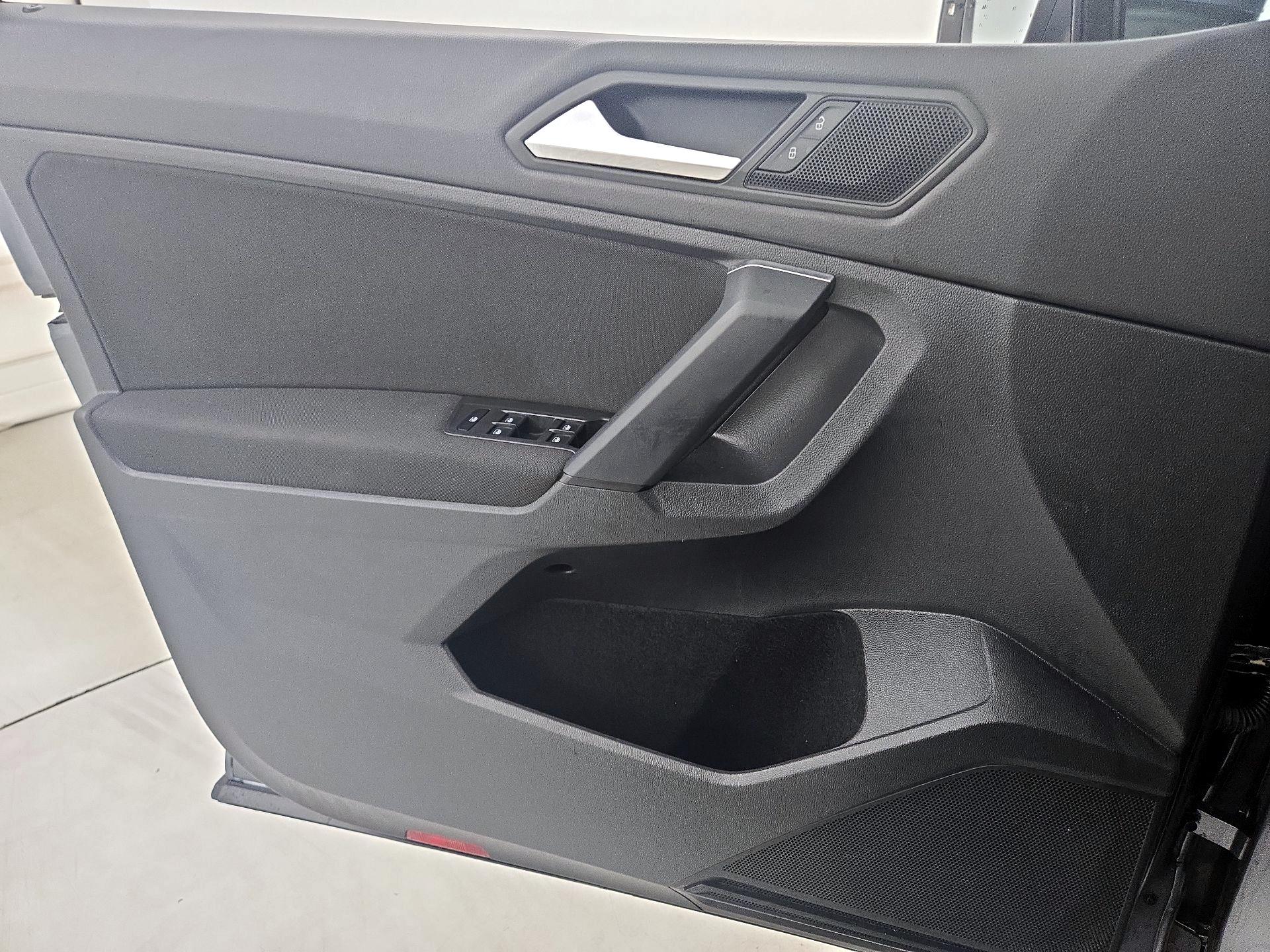 Thumbnail: 2019 Volkswagen Tiguan - 12