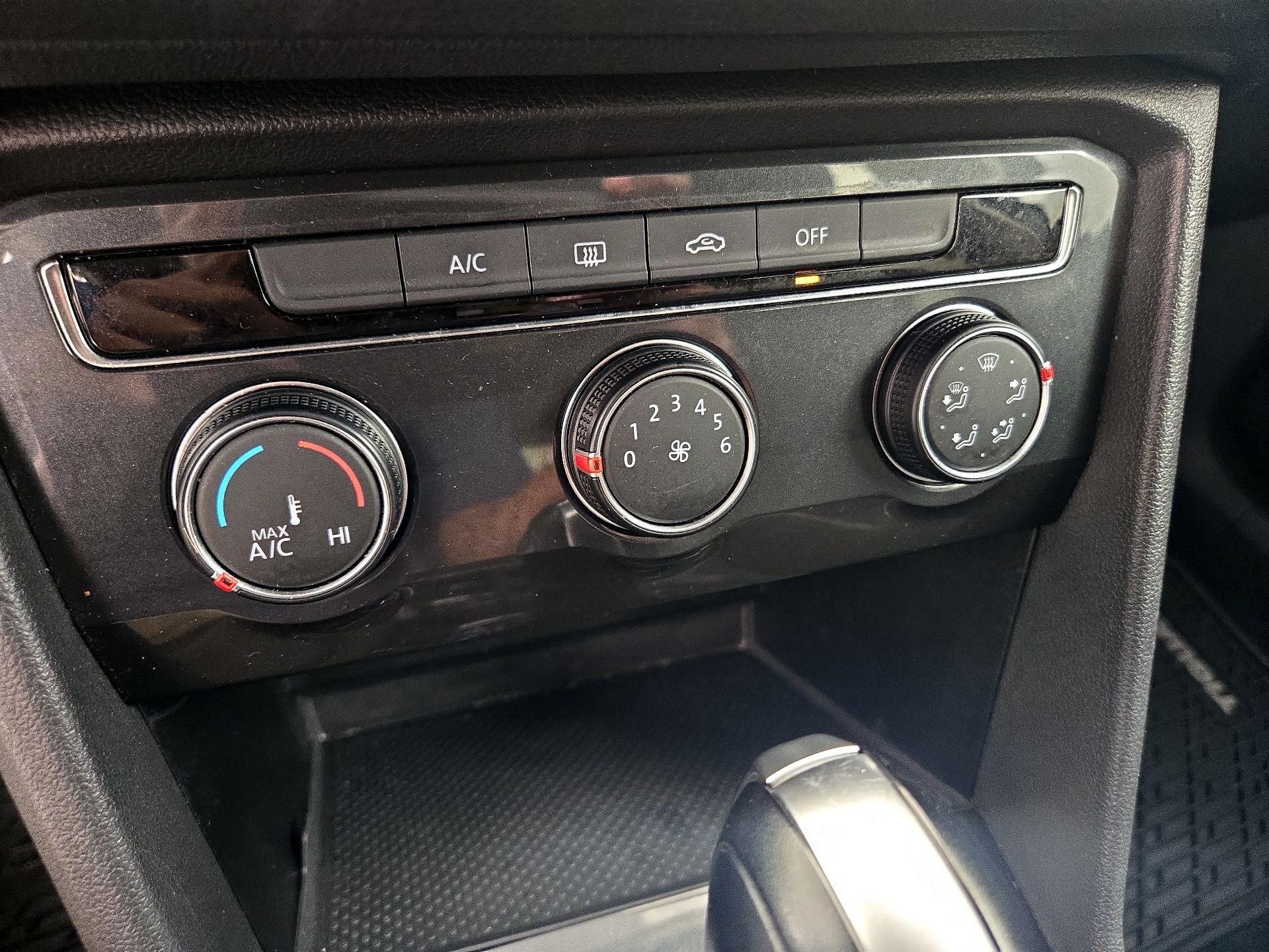 Thumbnail: 2019 Volkswagen Tiguan - 16