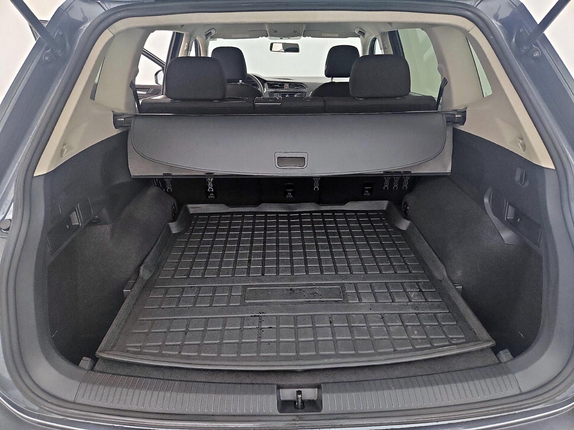 Thumbnail: 2019 Volkswagen Tiguan - 20