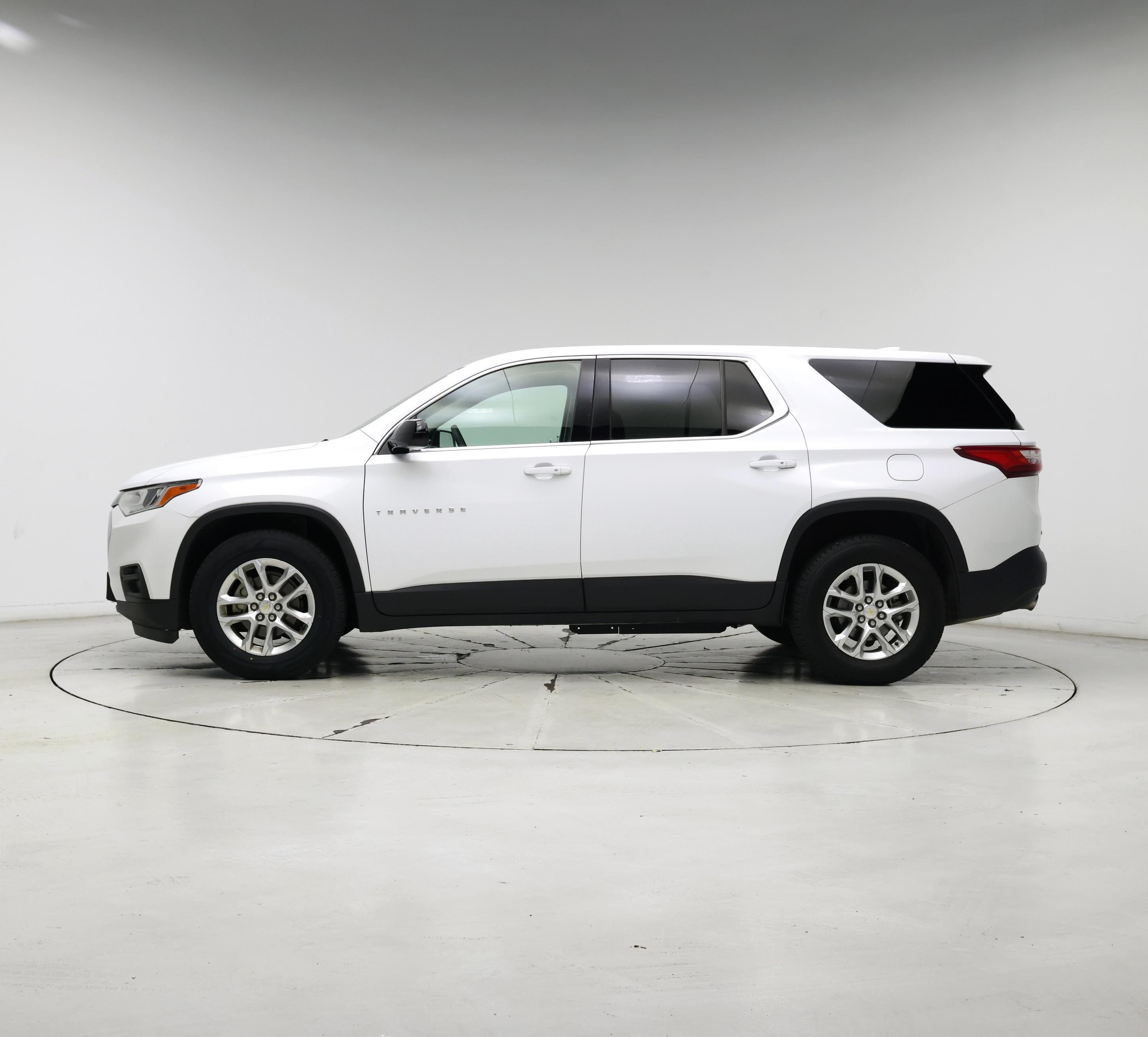 Thumbnail: 2019 Chevrolet Traverse - 3