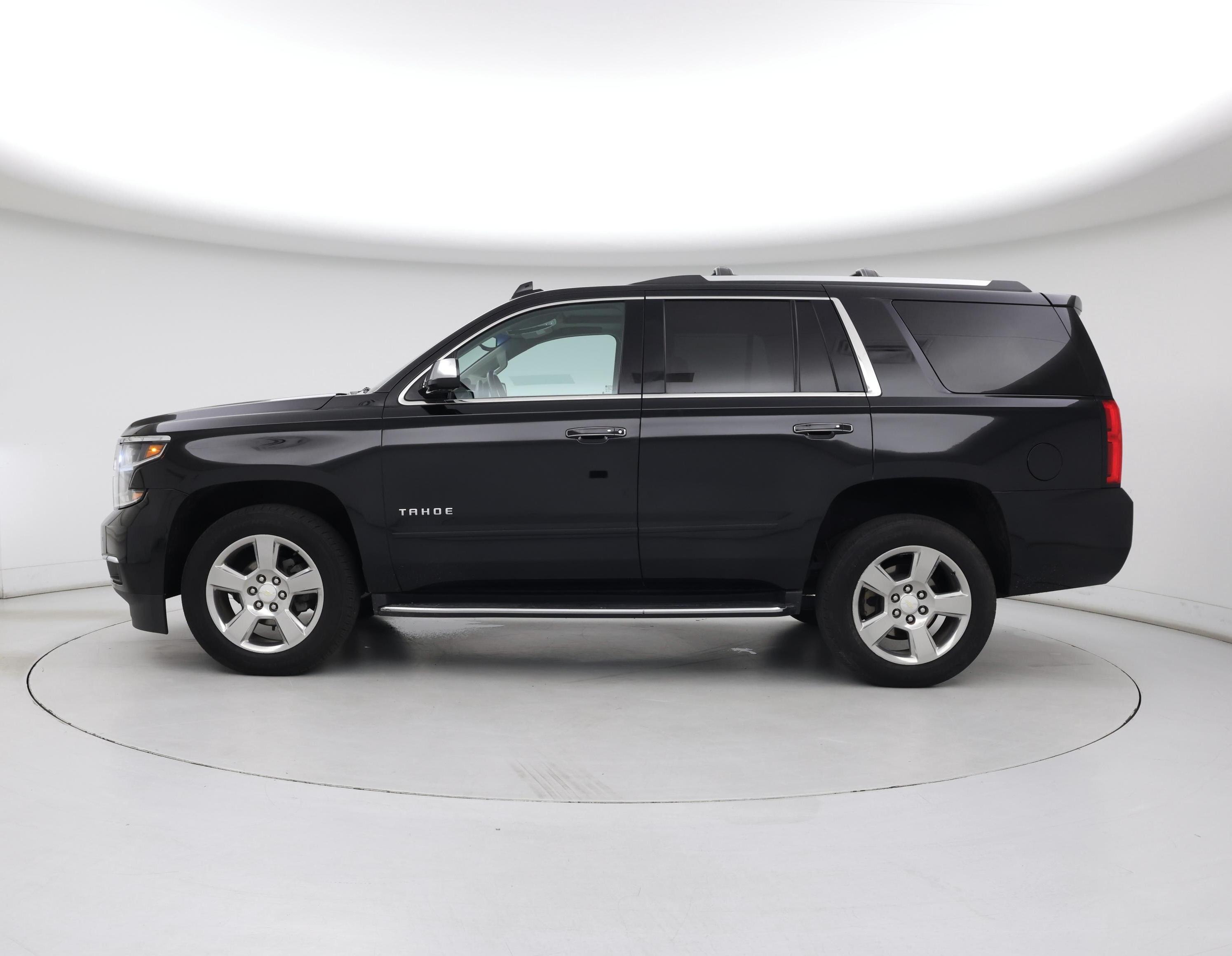 Thumbnail: 2019 Chevrolet Tahoe - 3