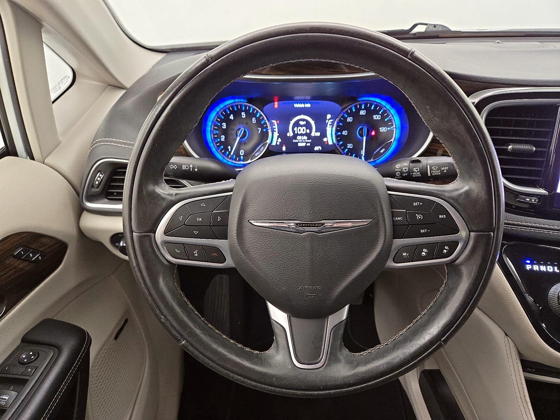 Thumbnail: 2022 Chrysler Pacifica - 10