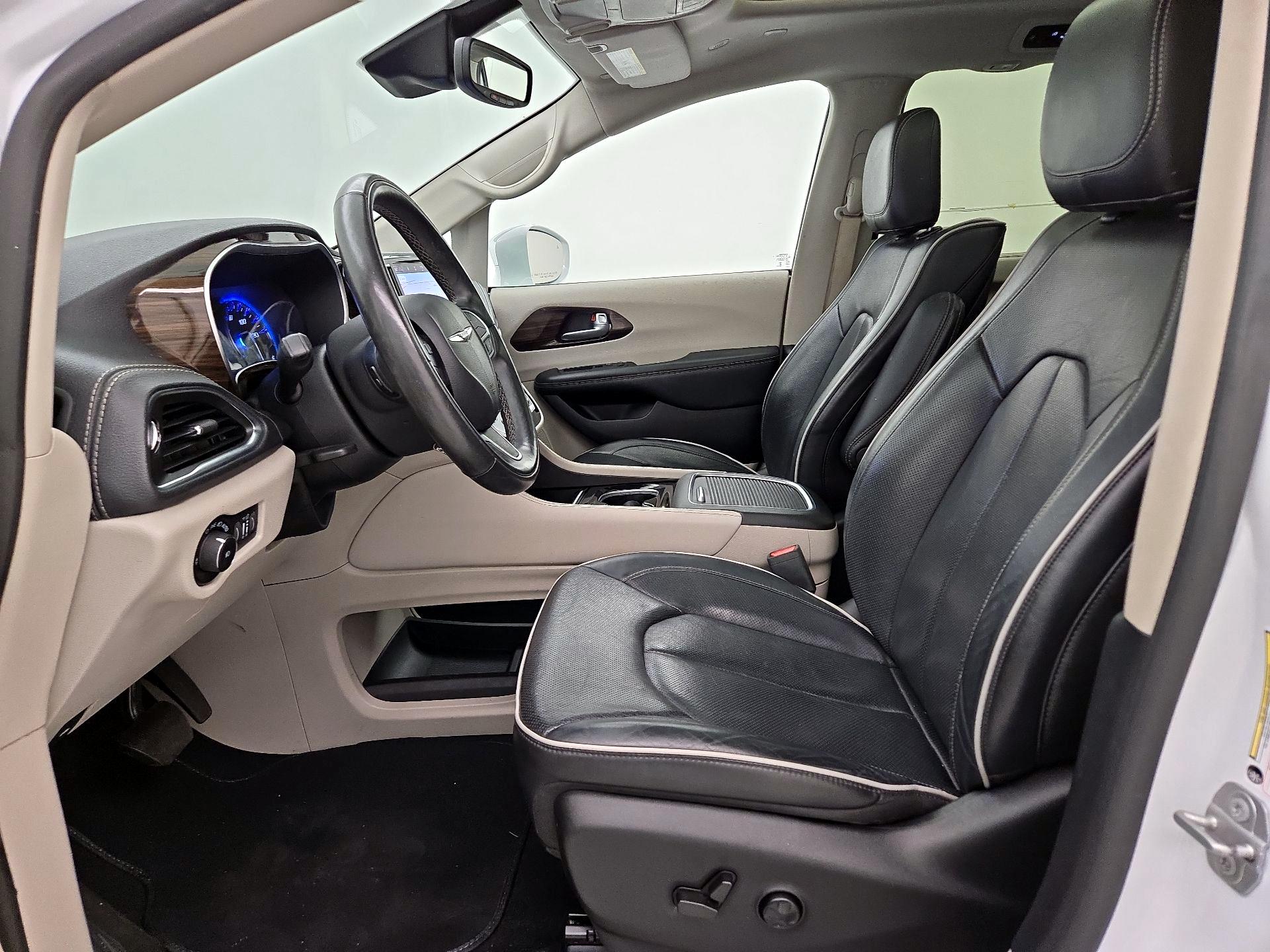 Thumbnail: 2022 Chrysler Pacifica - 11