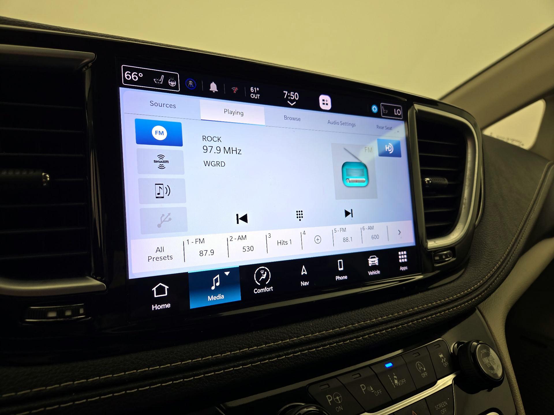 Thumbnail: 2022 Chrysler Pacifica - 16