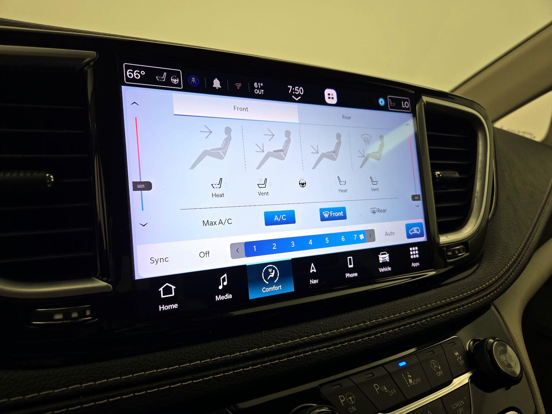 Thumbnail: 2022 Chrysler Pacifica - 17