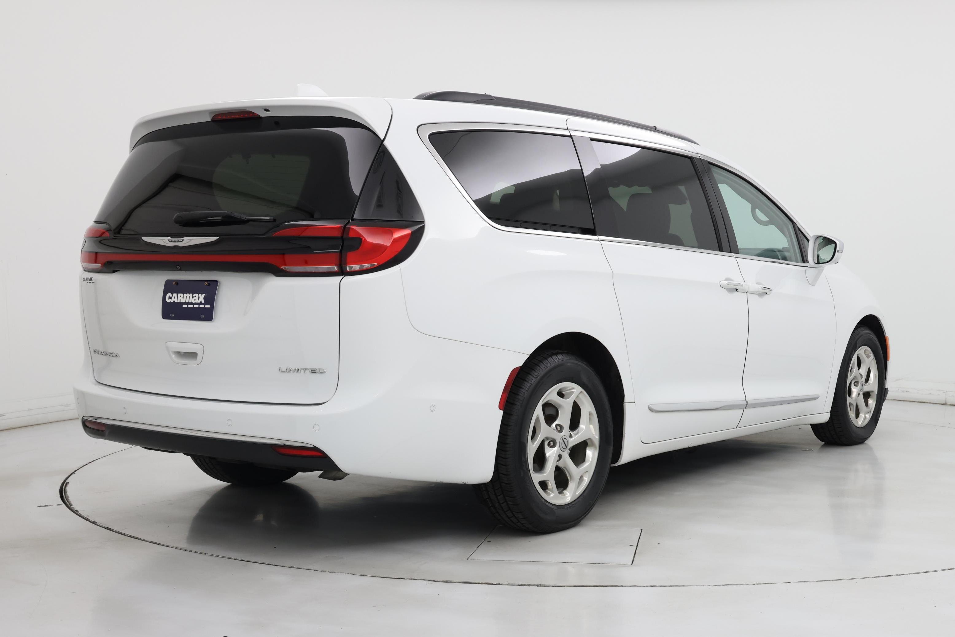 Thumbnail: 2022 Chrysler Pacifica - 8