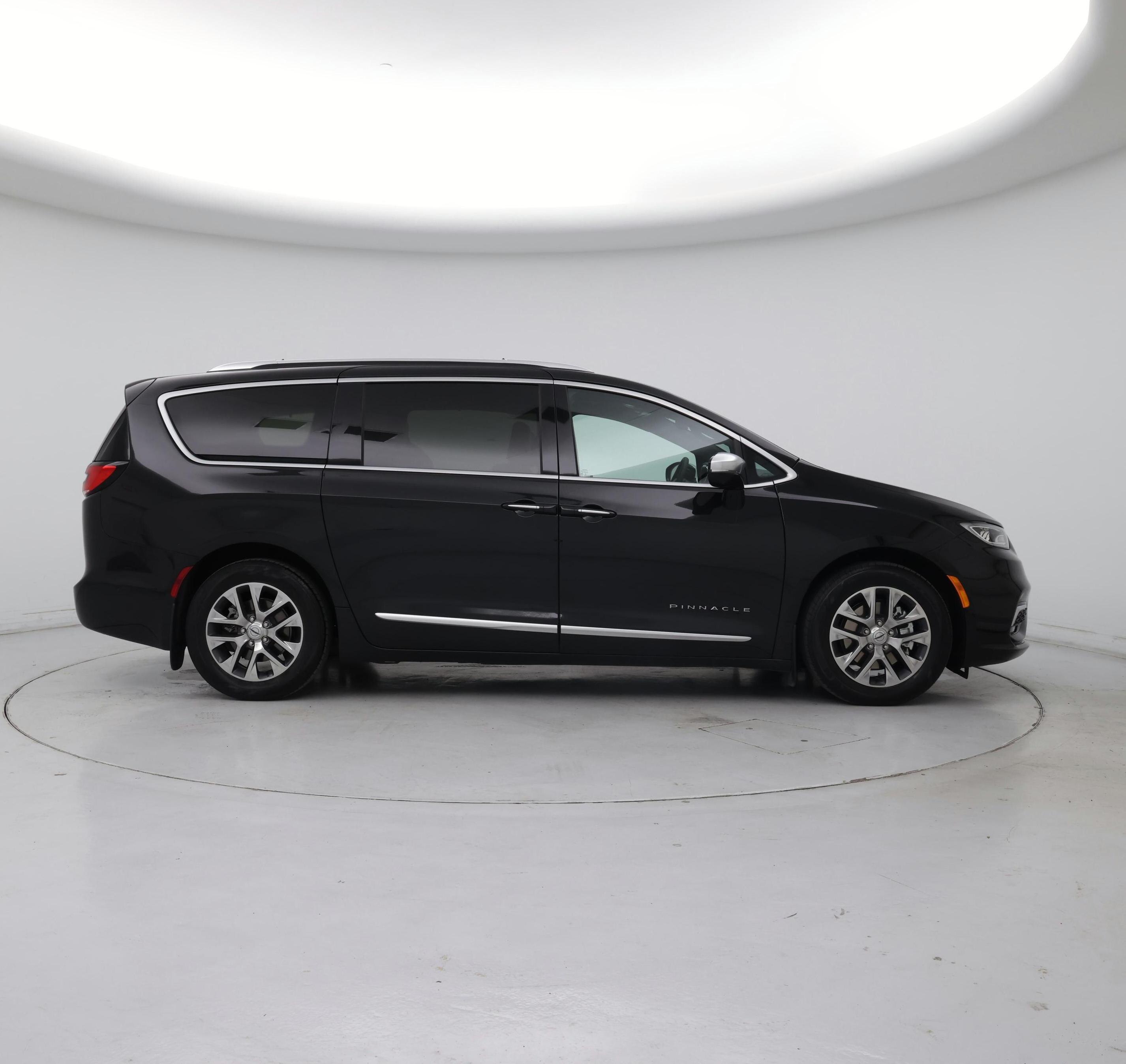 Thumbnail: 2023 Chrysler Pacifica - 7