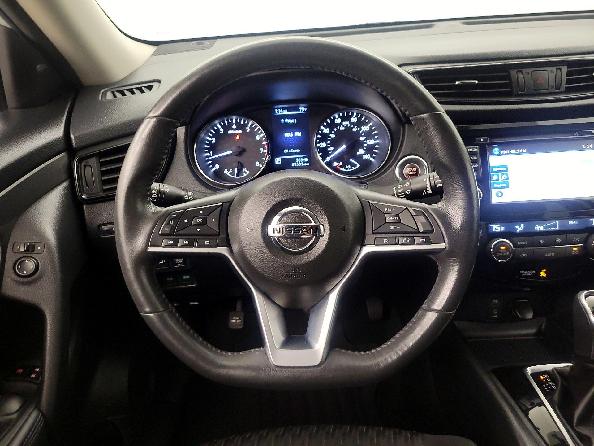 Thumbnail: 2017 Nissan Rogue - 10