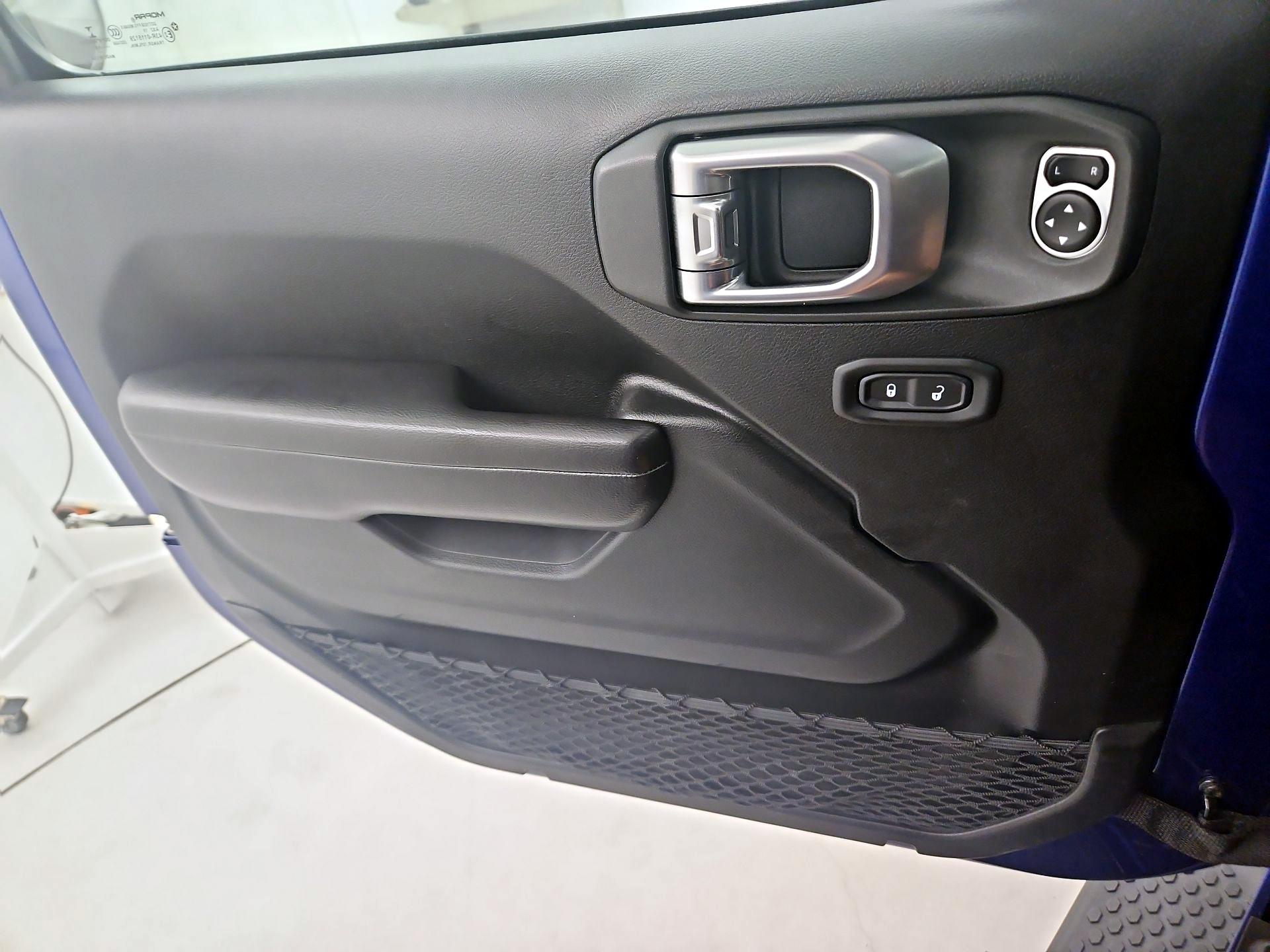 Thumbnail: 2019 Jeep Wrangler - 12