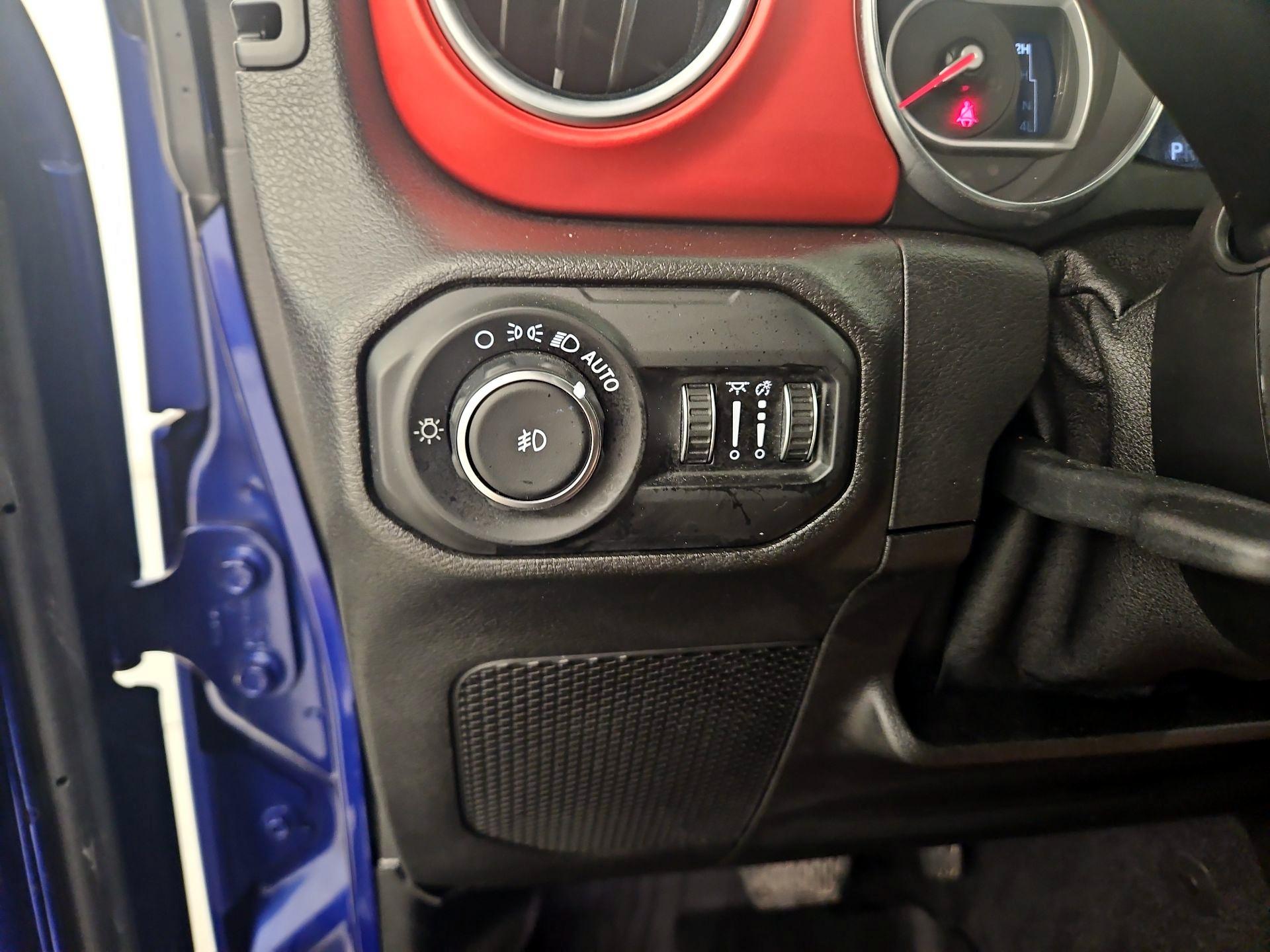 Thumbnail: 2019 Jeep Wrangler - 13