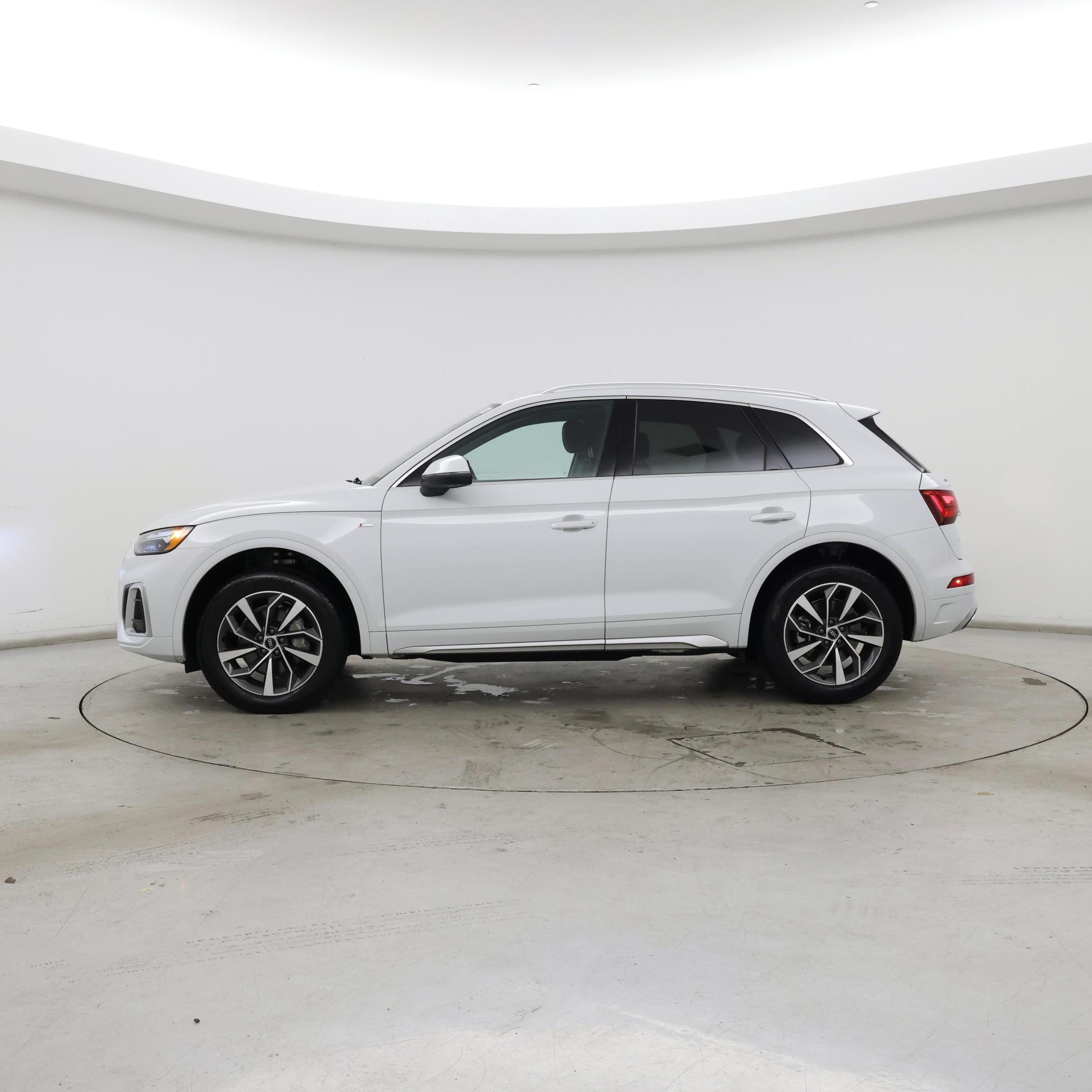 Thumbnail: 2023 Audi Q5 - 3