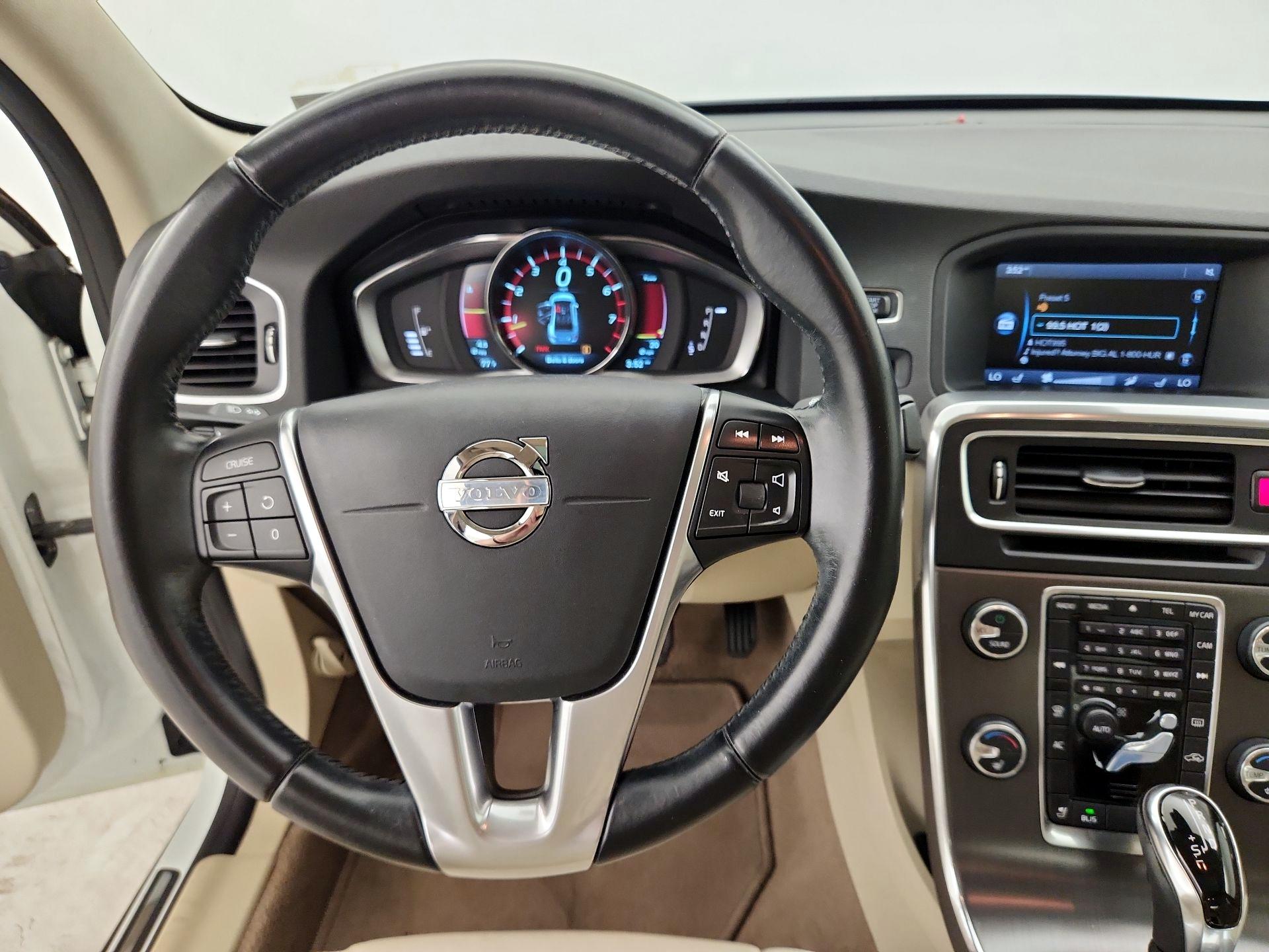 Thumbnail: 2014 Volvo S60 - 10