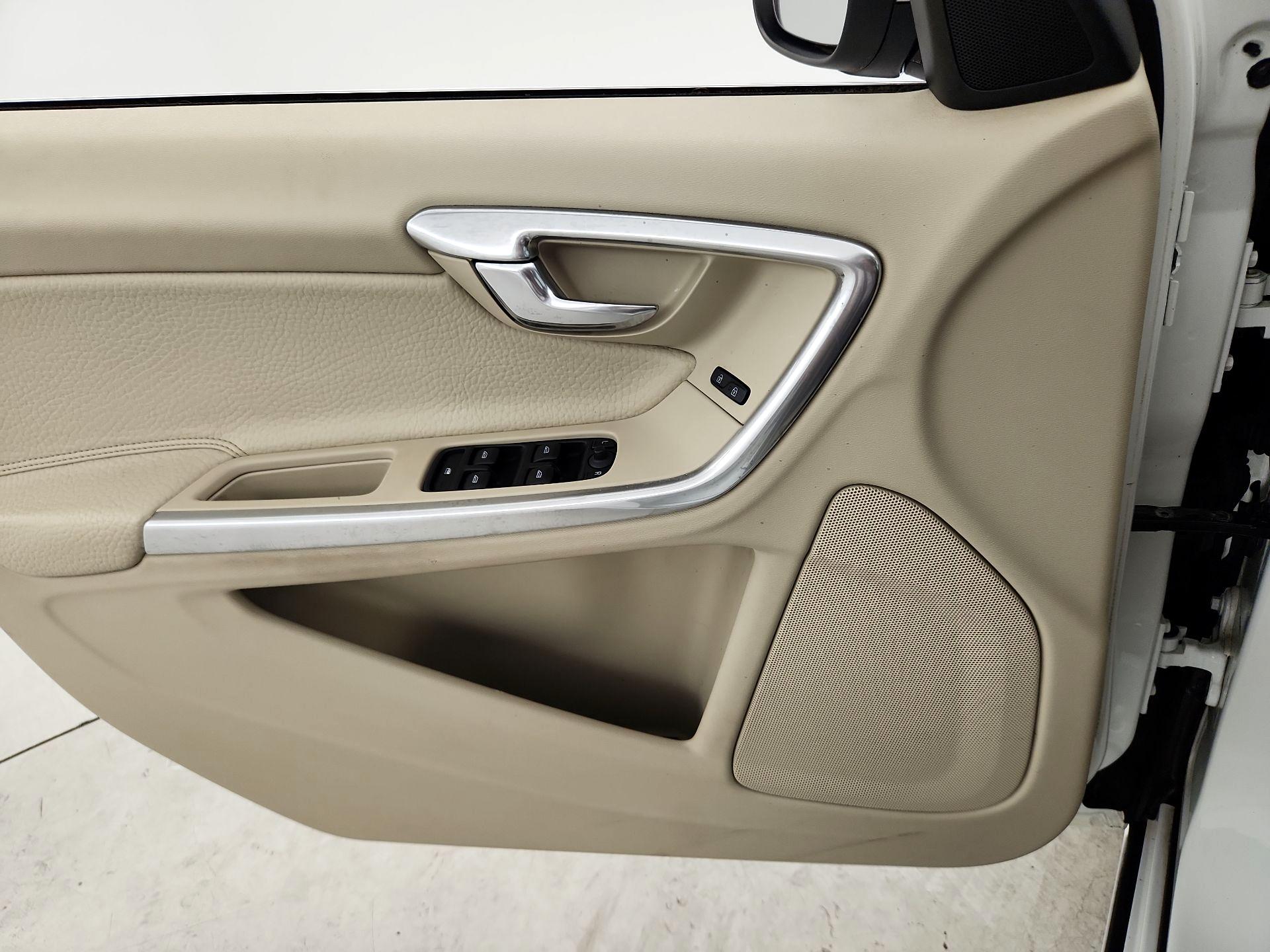 Thumbnail: 2014 Volvo S60 - 12