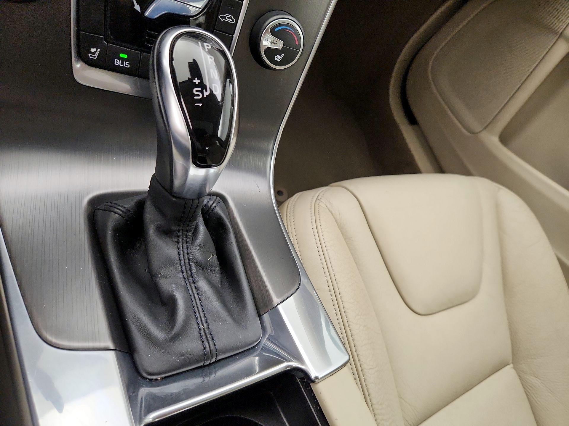 Thumbnail: 2014 Volvo S60 - 17