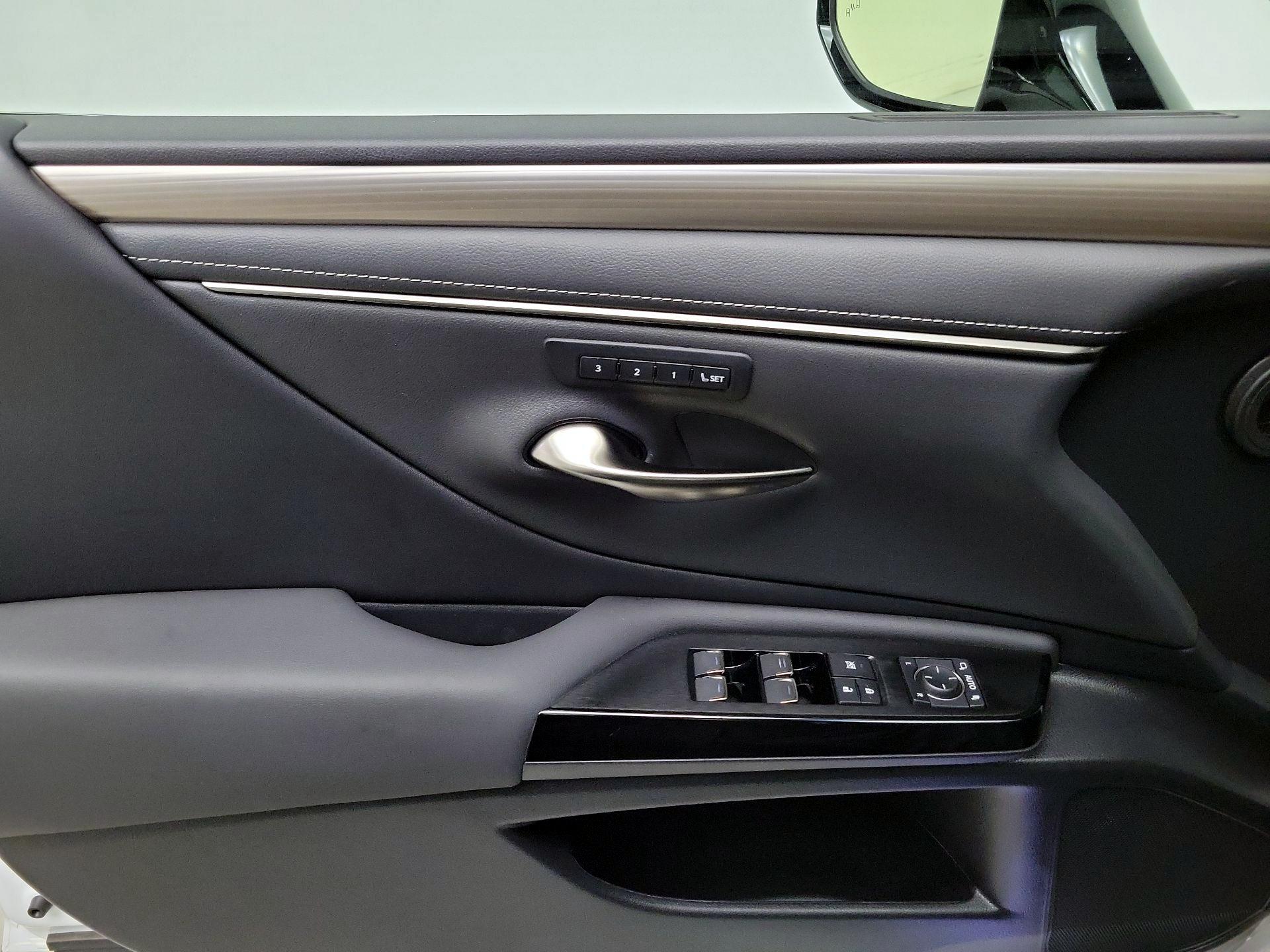 Thumbnail: 2023 Lexus ES - 12
