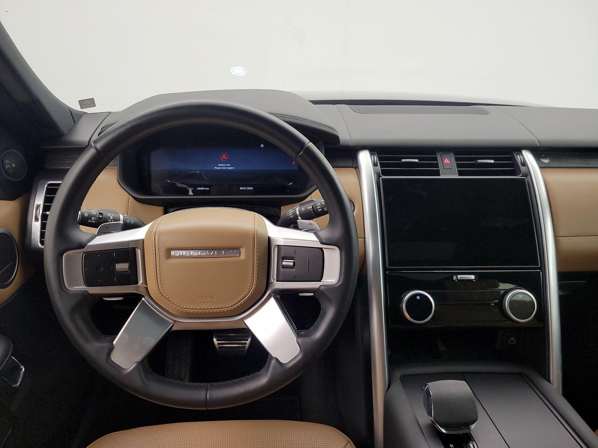 Thumbnail: 2023 Land Rover Discovery - 10