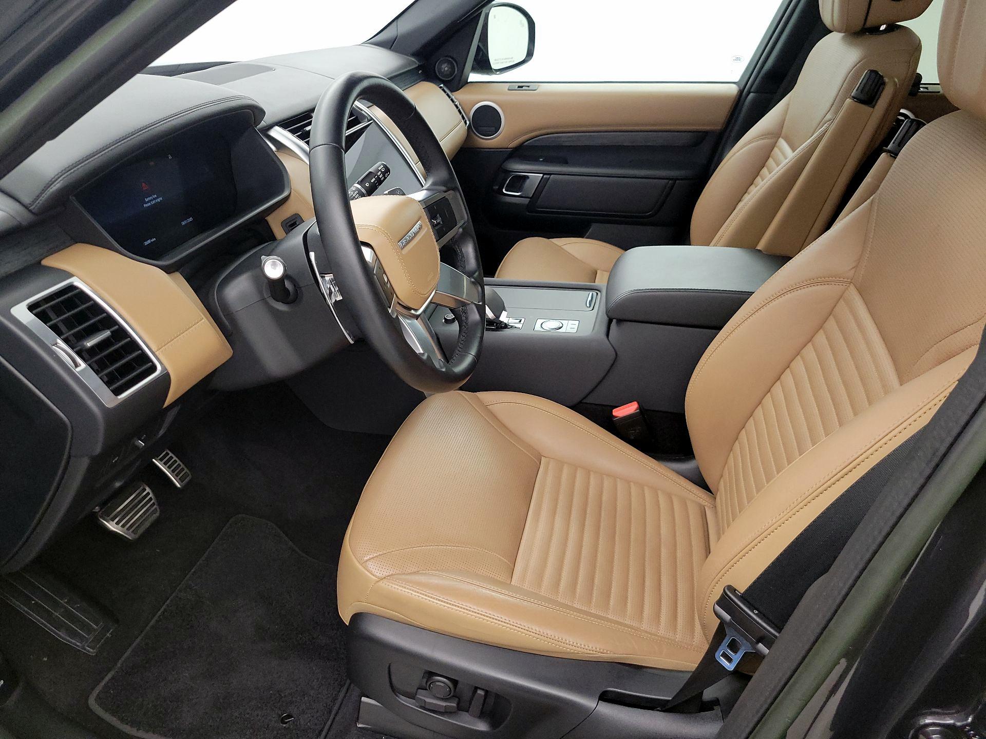 Thumbnail: 2023 Land Rover Discovery - 11