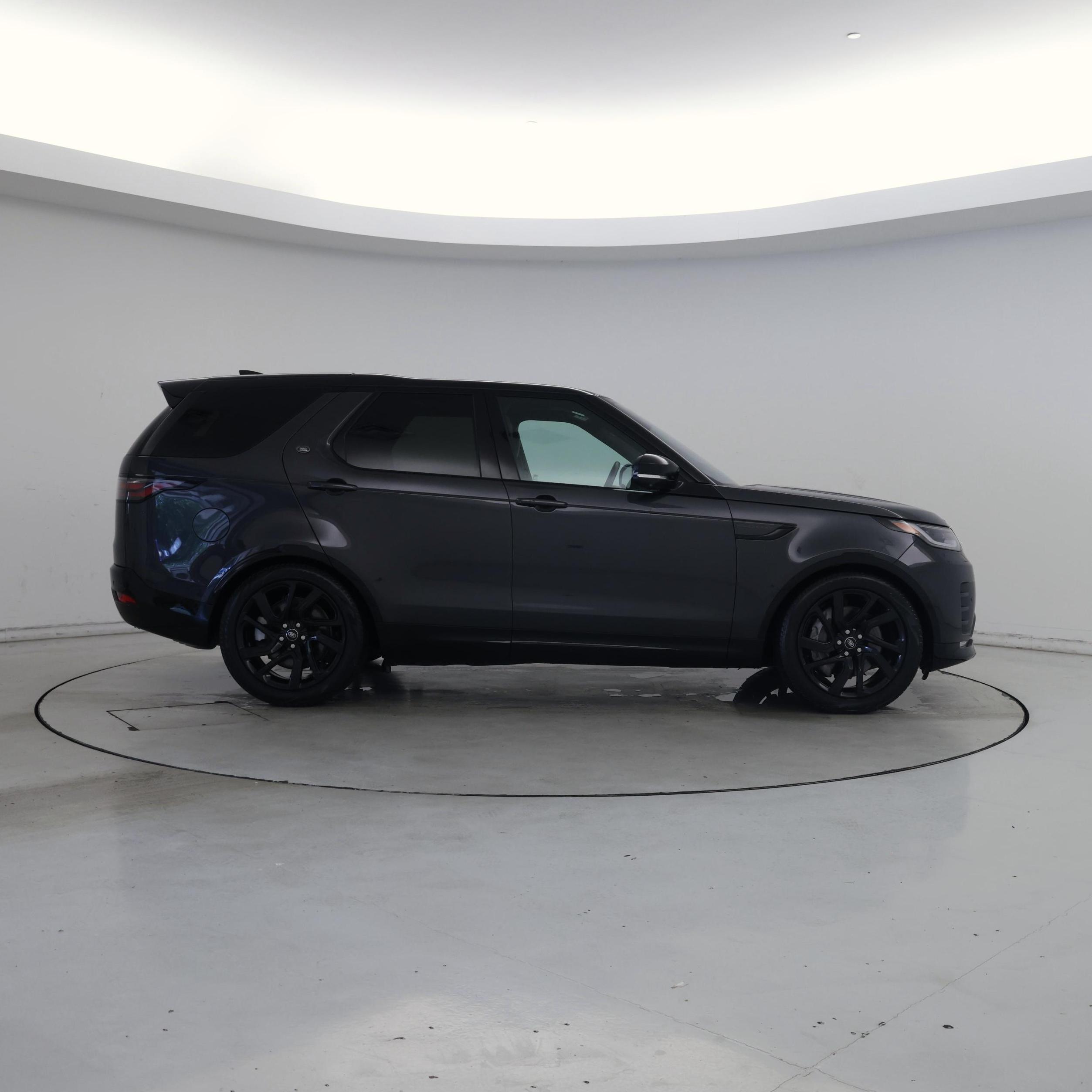 Thumbnail: 2023 Land Rover Discovery - 7